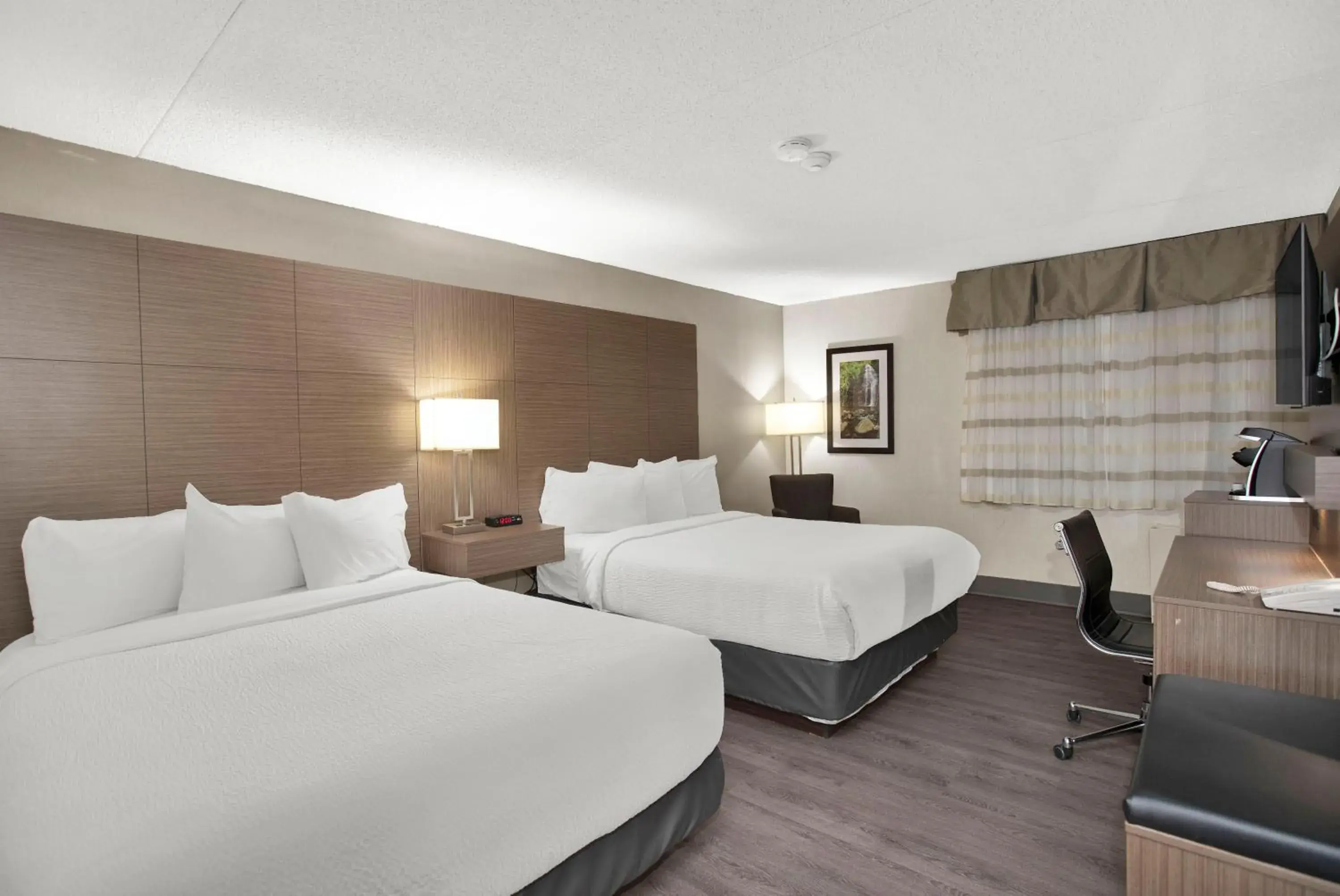 Queen Room with Two Queen Beds and Pool View in Superior Inn Hotel and Conference Centre Thunder Bay Queen Room with Two Queen Beds and Pool View in Superior Inn Hotel and Conference Centre Thunder Bay