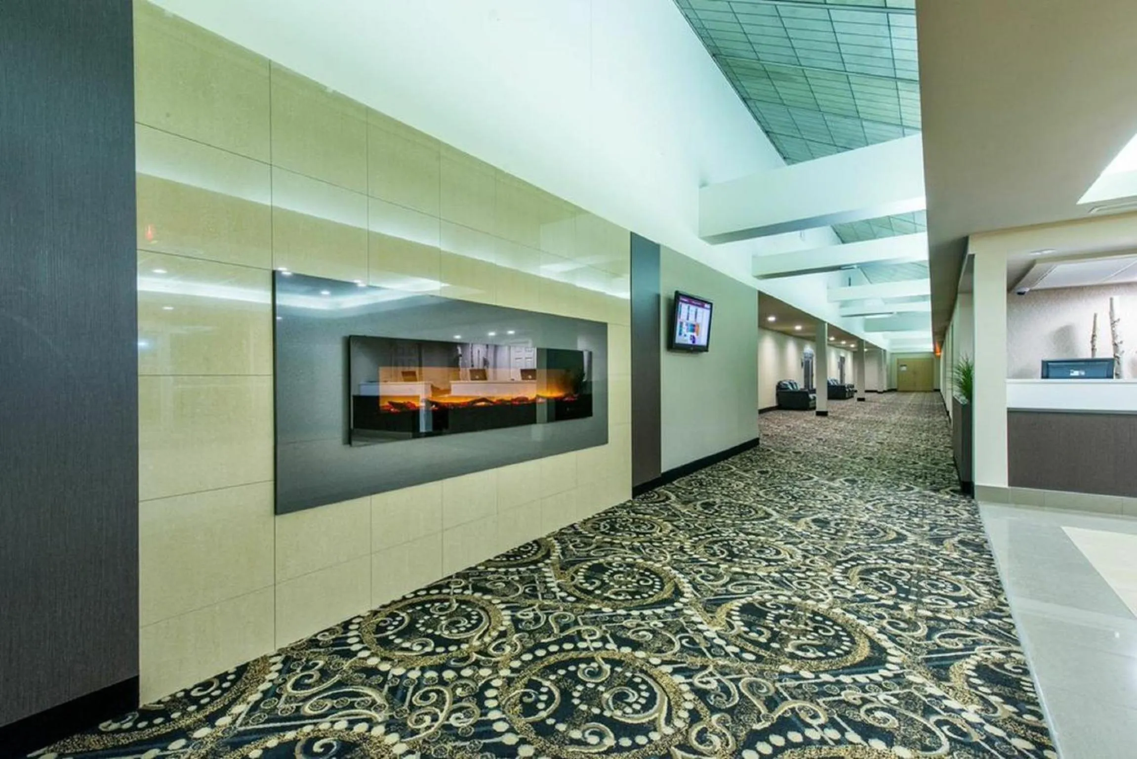 Lobby or reception in Superior Inn Hotel and Conference Centre Thunder Bay