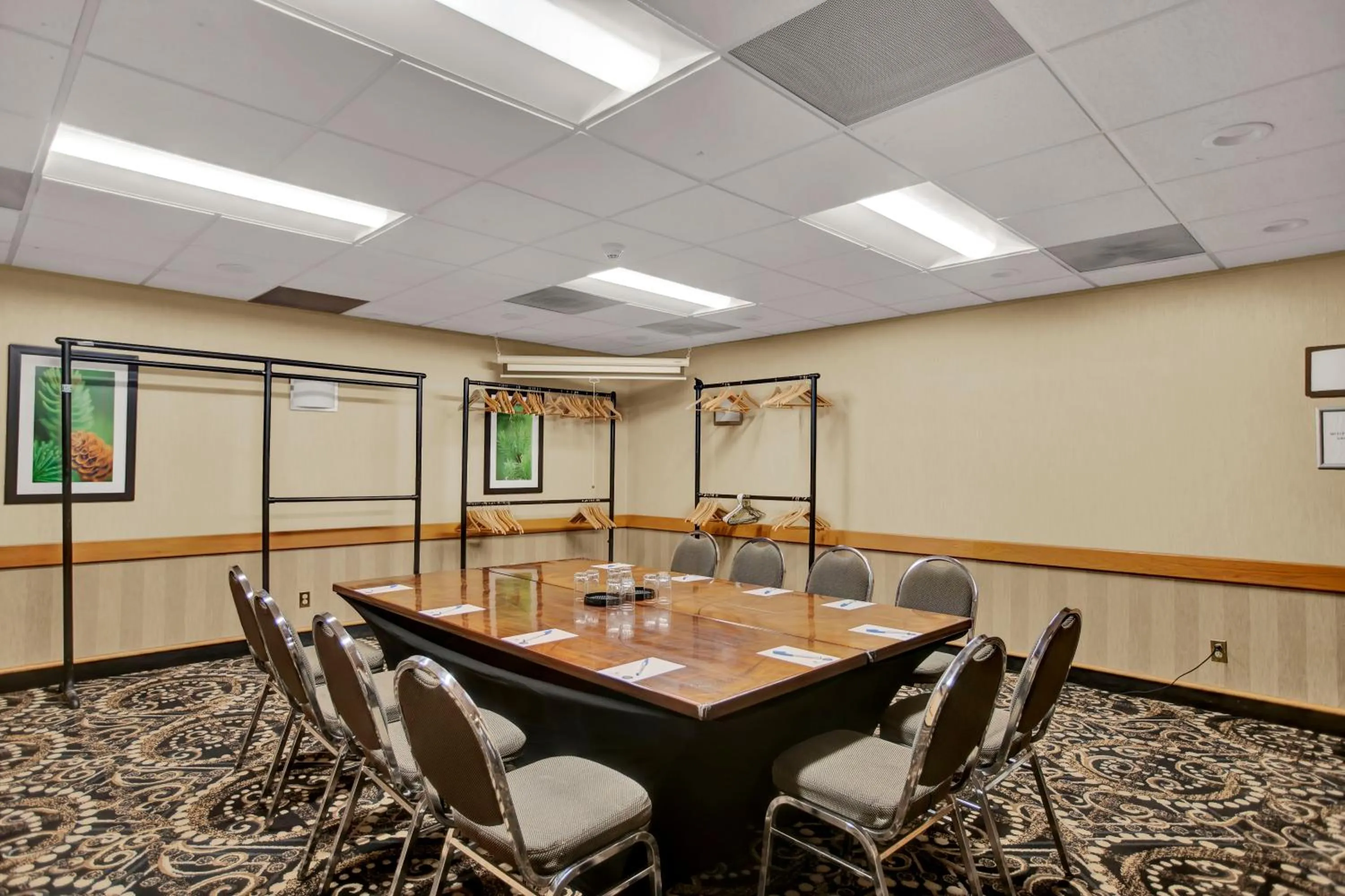 Meeting/conference room in Superior Inn Hotel and Conference Centre Thunder Bay