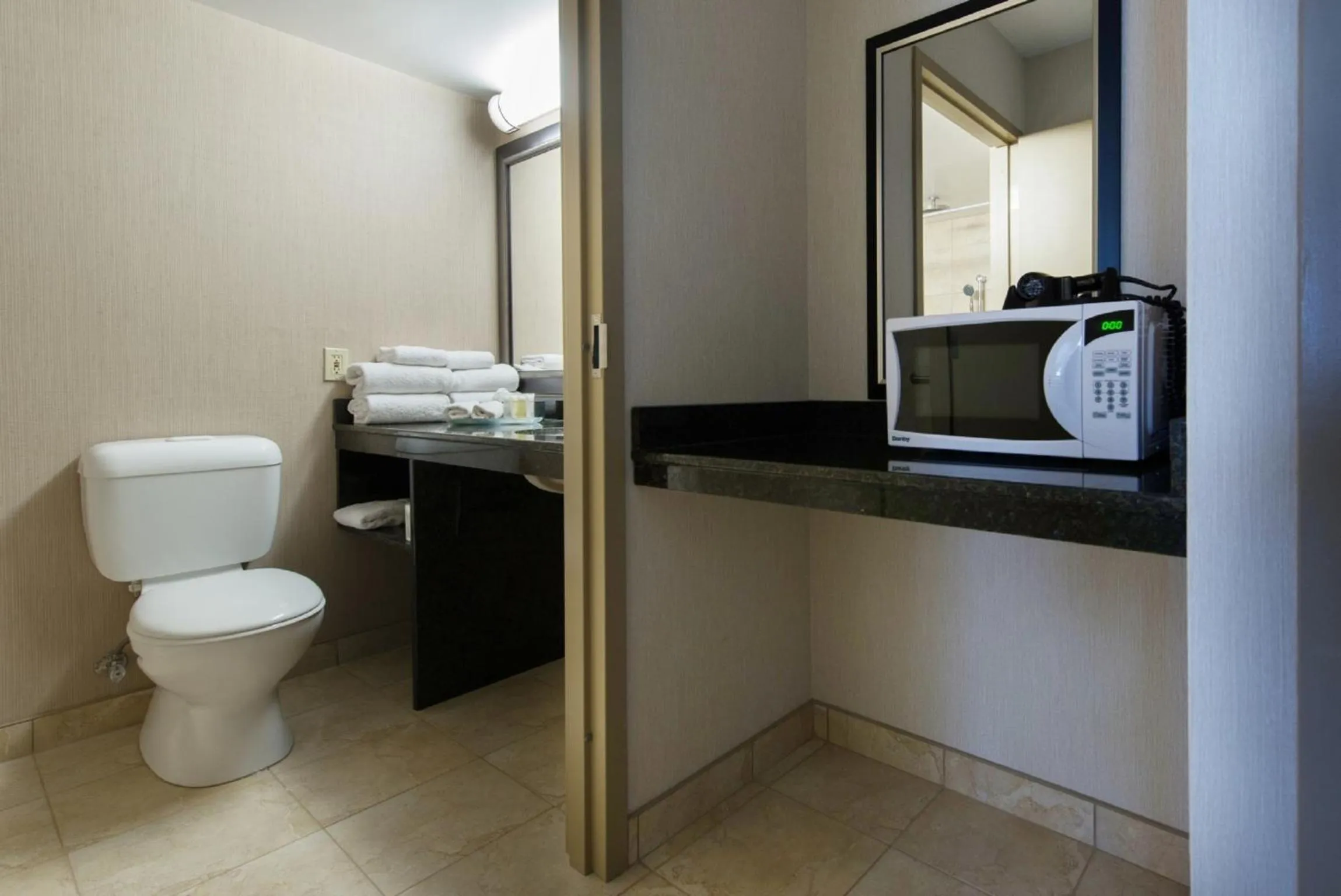 Toilet in Superior Inn Hotel and Conference Centre Thunder Bay