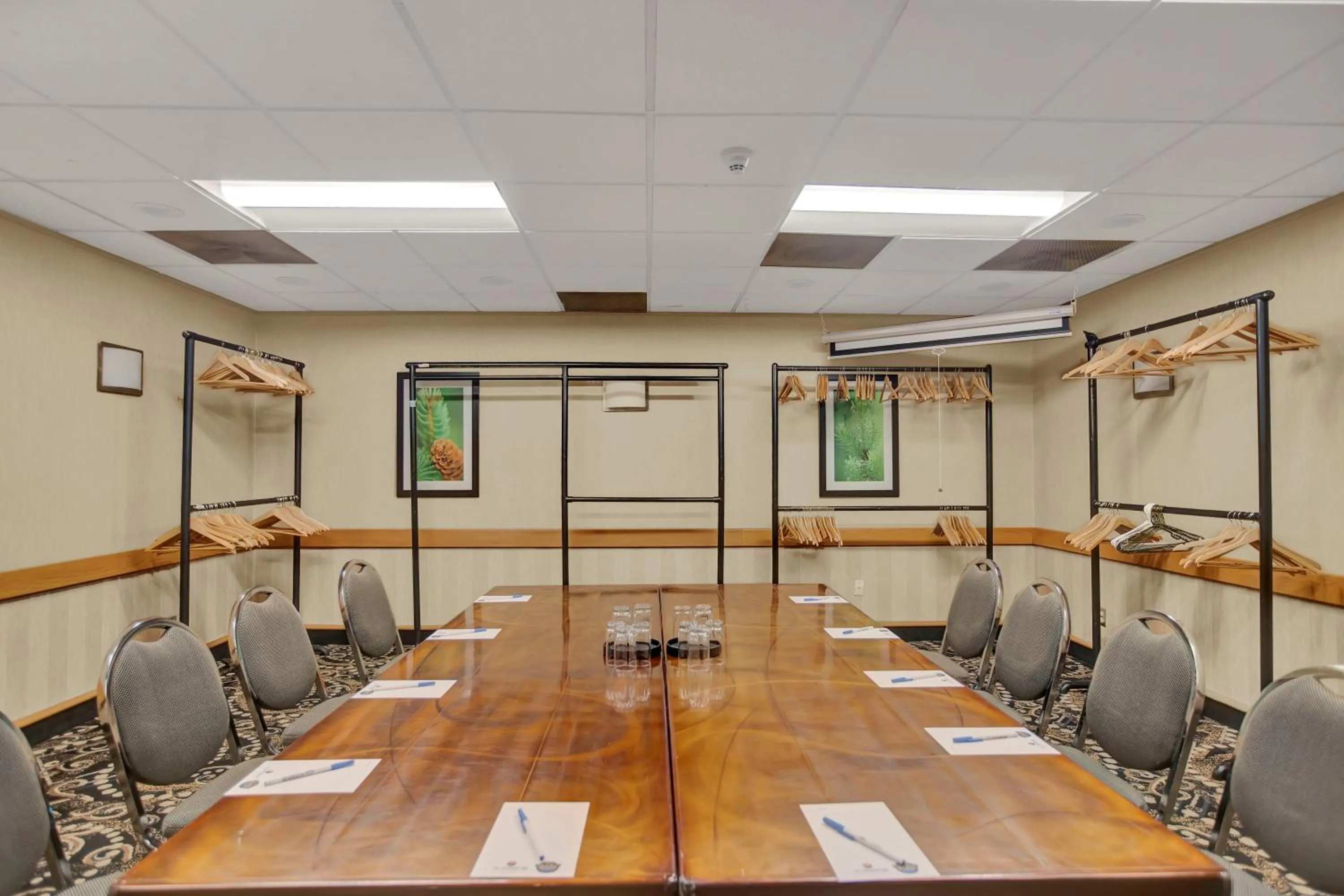 Meeting/conference room in Superior Inn Hotel and Conference Centre Thunder Bay