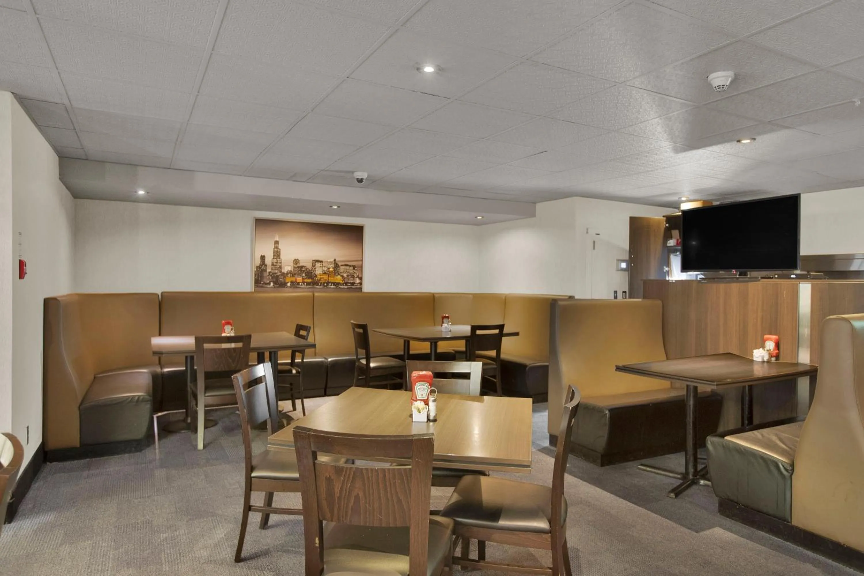 Restaurant/places to eat in Superior Inn Hotel and Conference Centre Thunder Bay