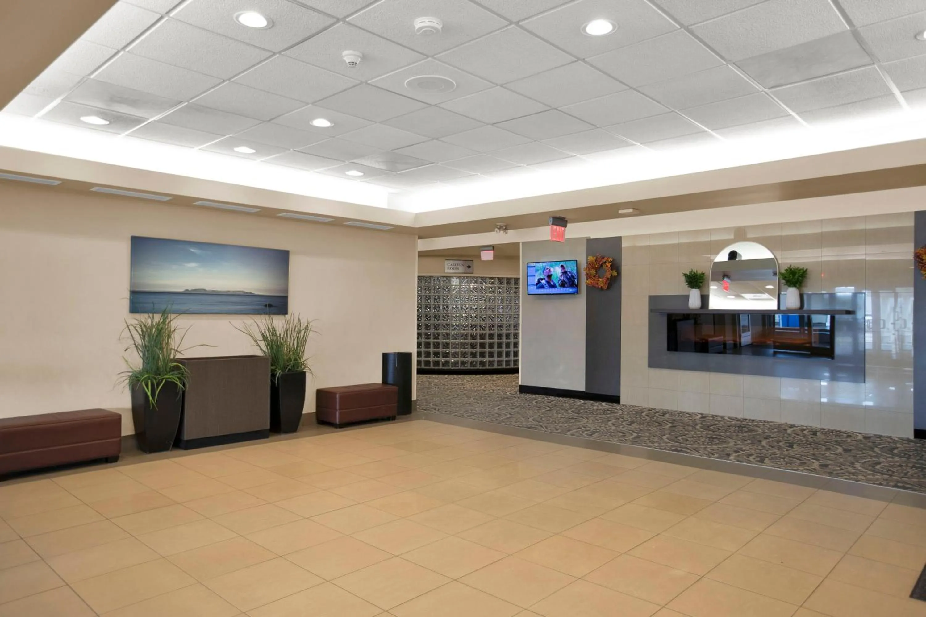 Lobby or reception in Superior Inn Hotel and Conference Centre Thunder Bay