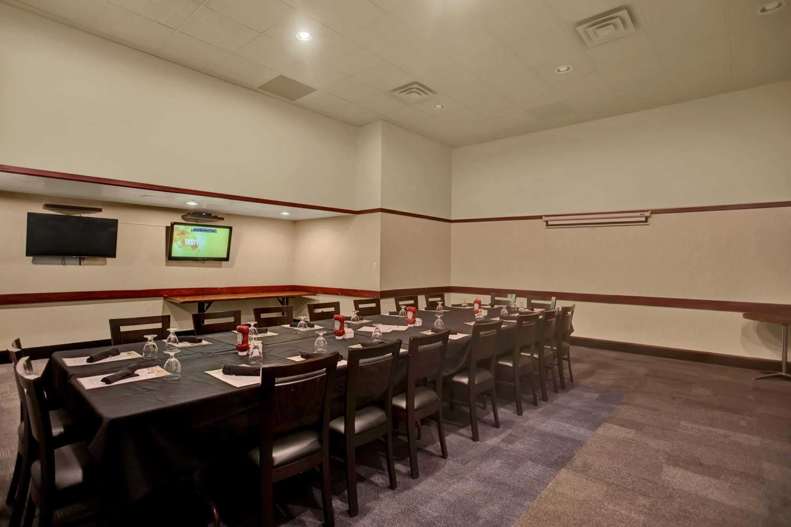 Restaurant/places to eat in Superior Inn Hotel and Conference Centre Thunder Bay