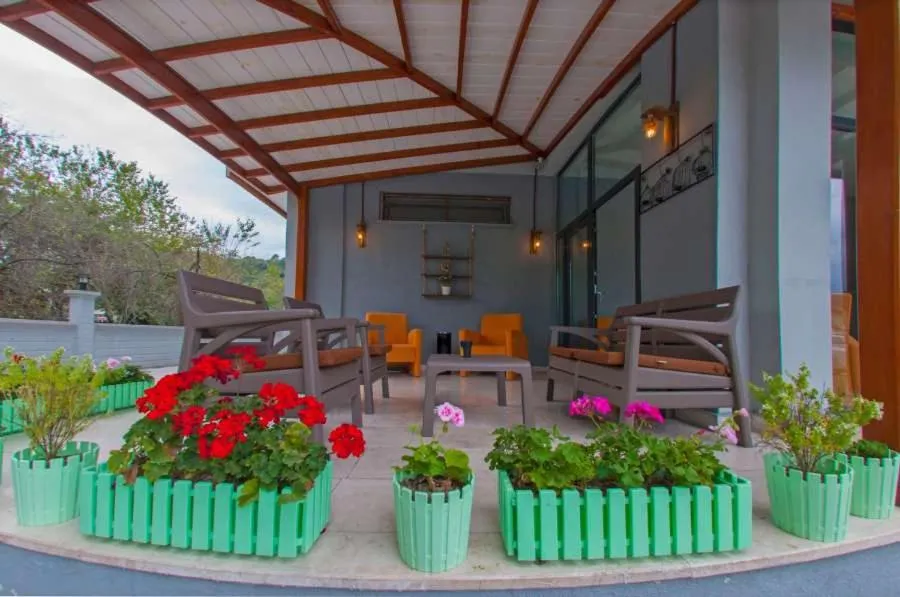 Facade/entrance in Room Room Motel