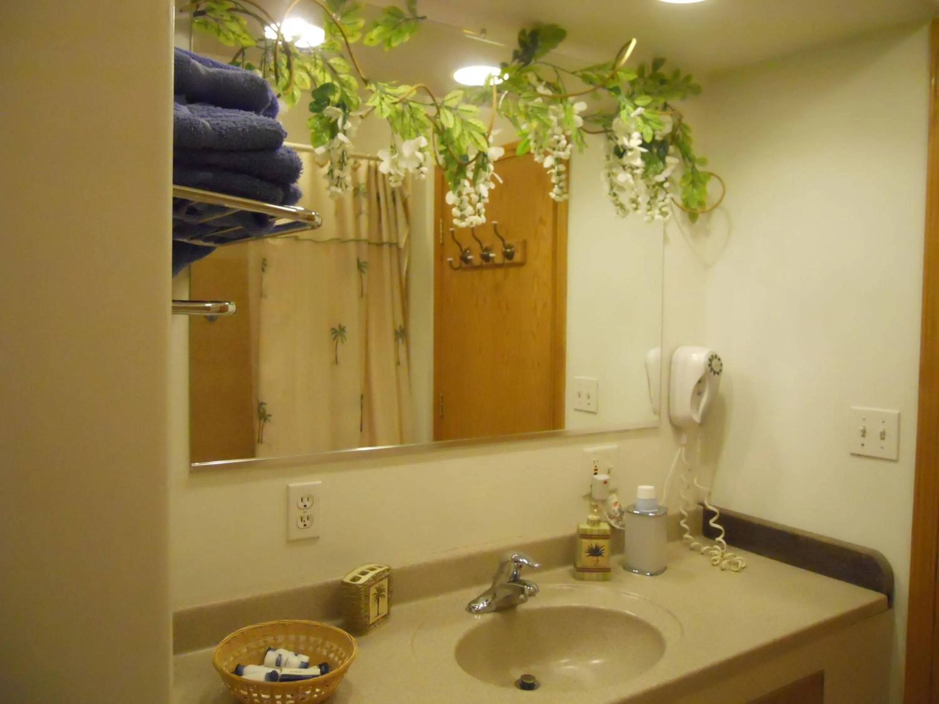 Bathroom in Abbey Archway Inn