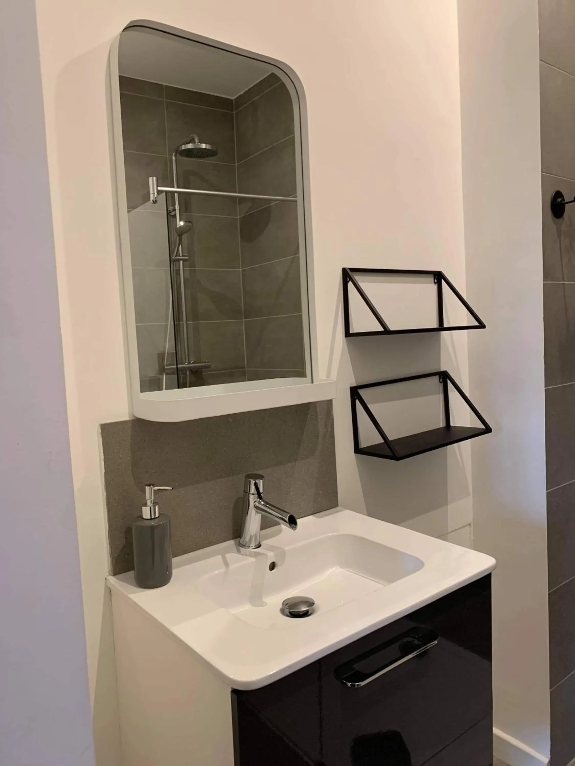 Double Room with Garden View - single occupancy in Effets Personnels Double Room with Garden View - single occupancy in Effets Personnels