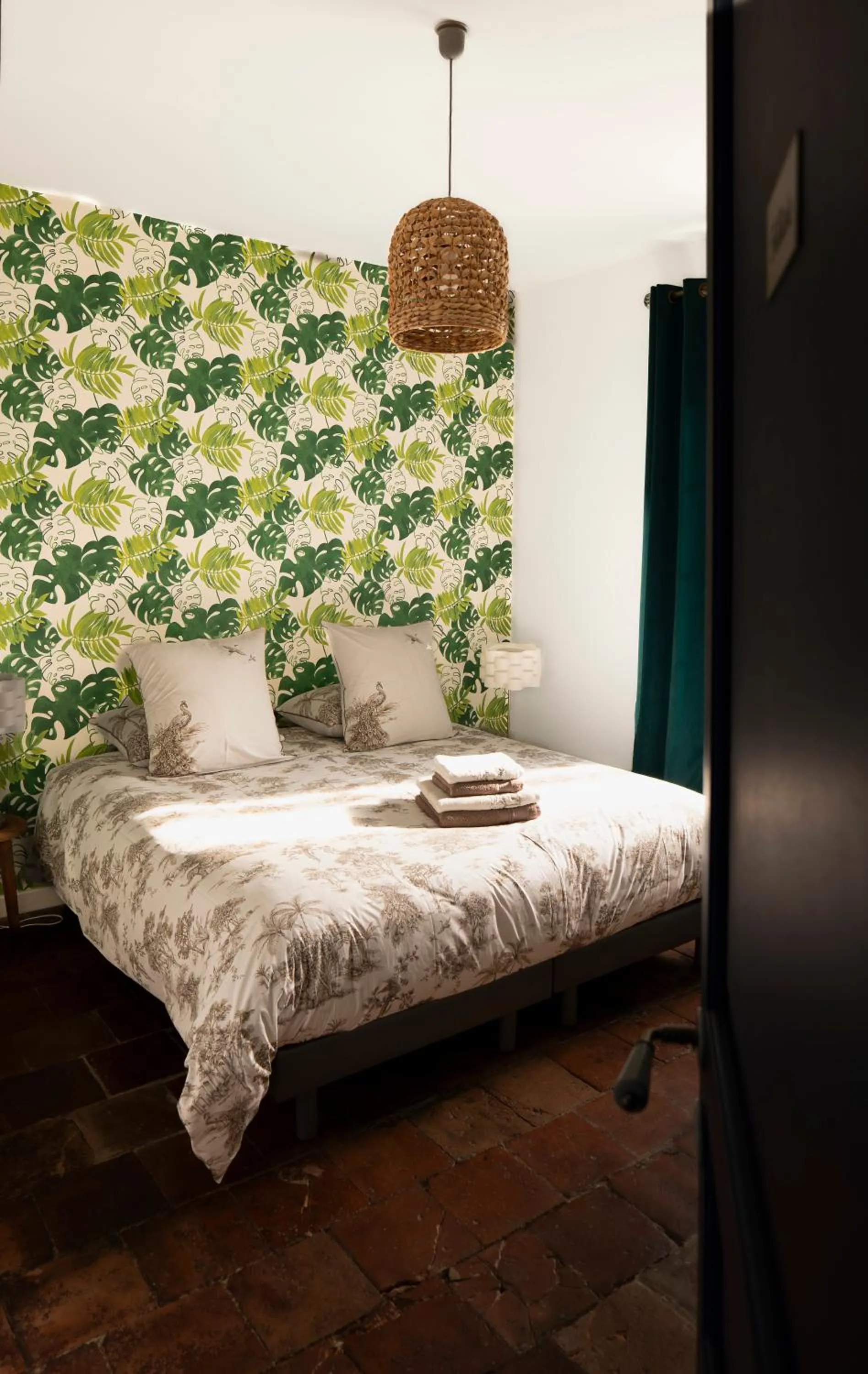 Property building, Bed in Effets Personnels