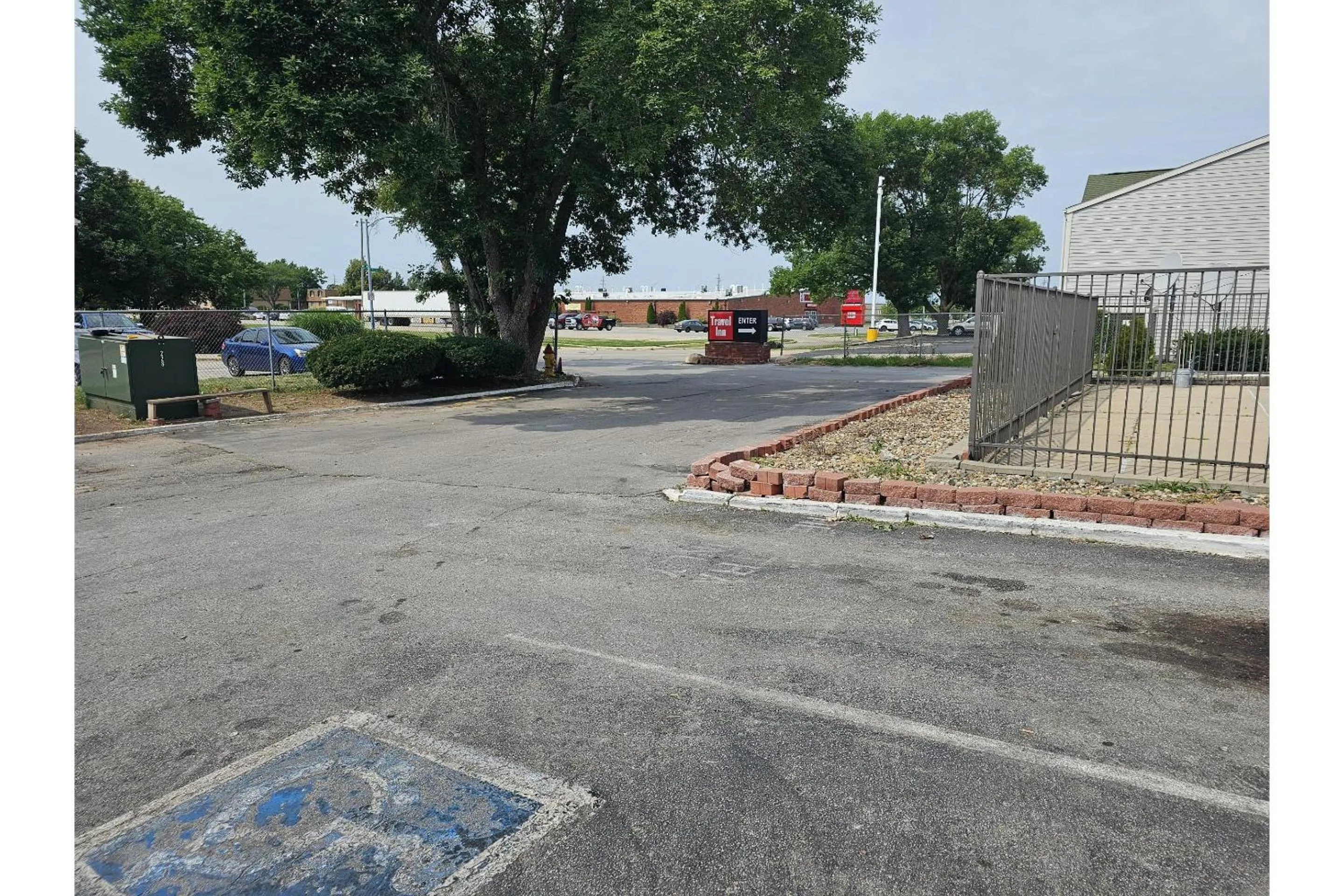 Facade/entrance in Travel Inn By OYO Omaha