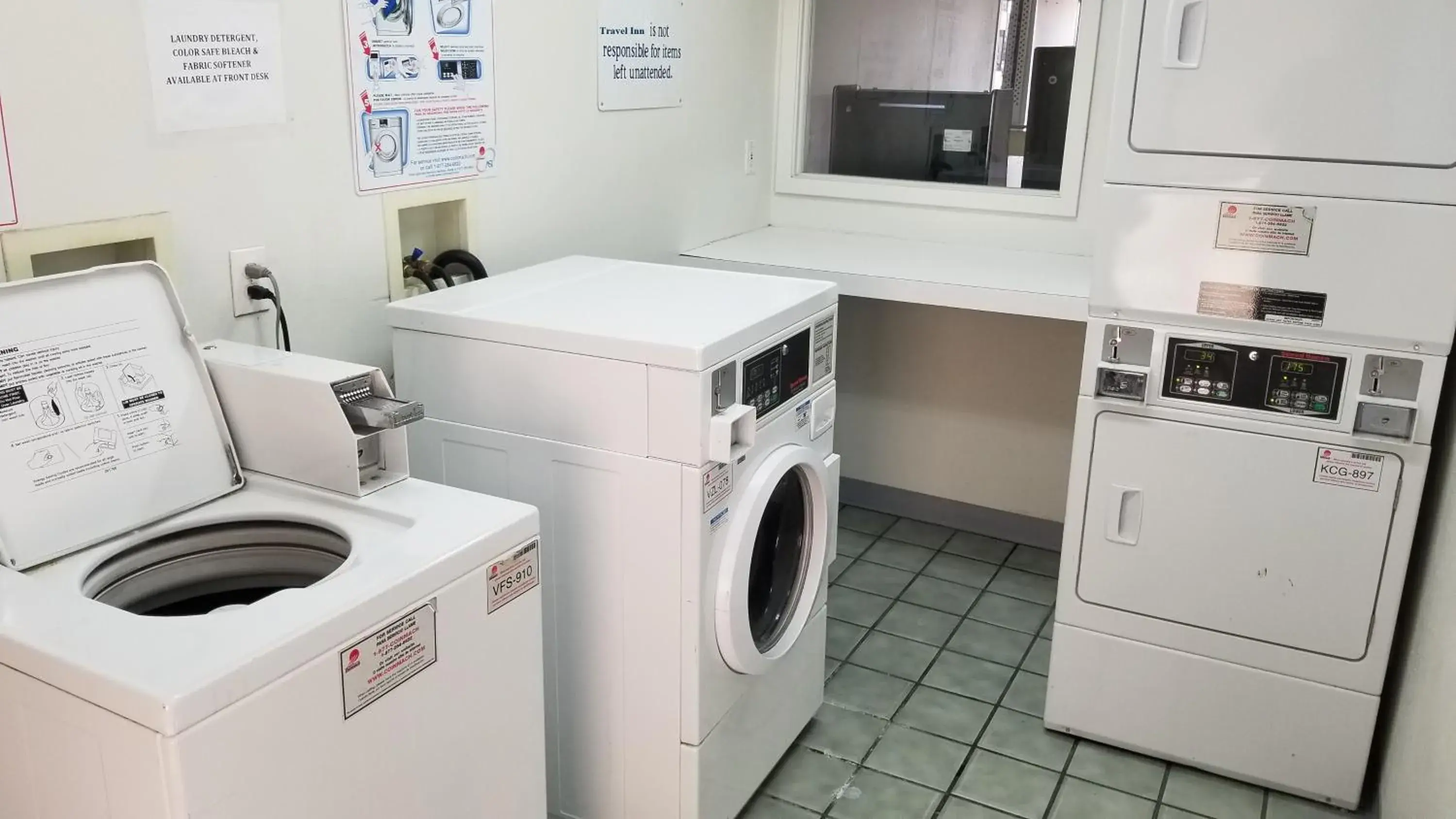 Kitchen/Kitchenette in Travel Inn Omaha