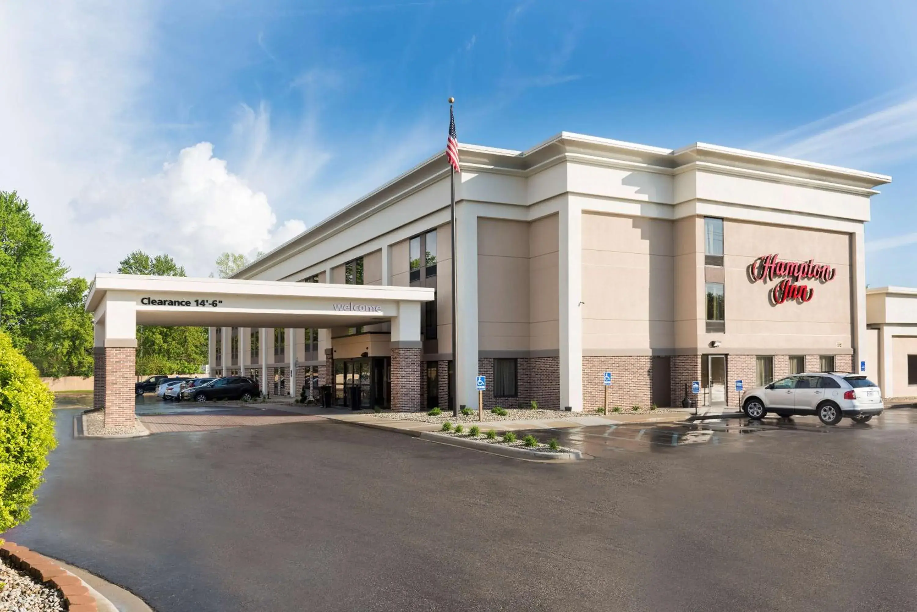 Property building in Hampton Inn Port Huron Property building in Hampton Inn Port Huron