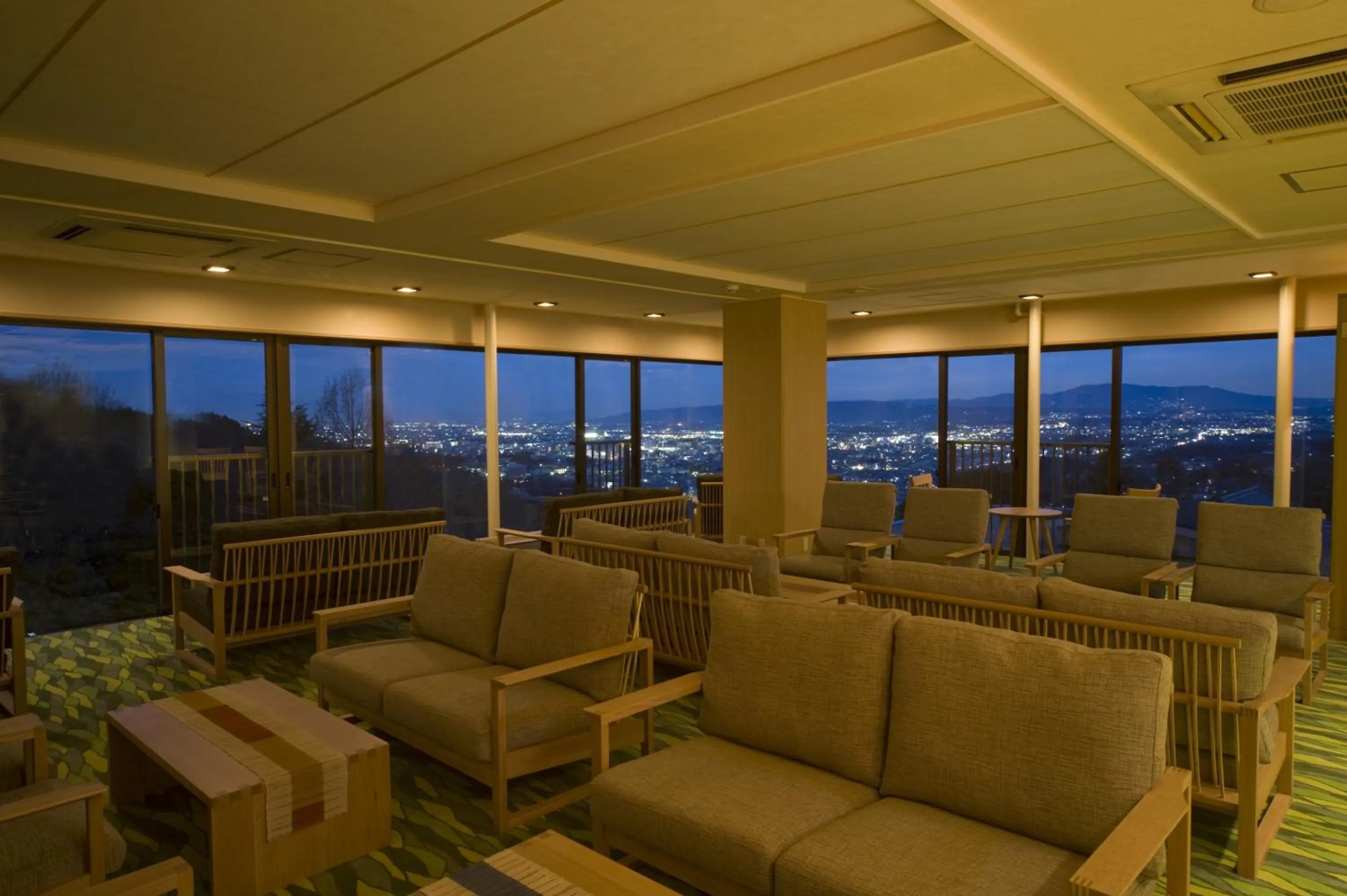 Communal lounge/ TV room in Mikasa