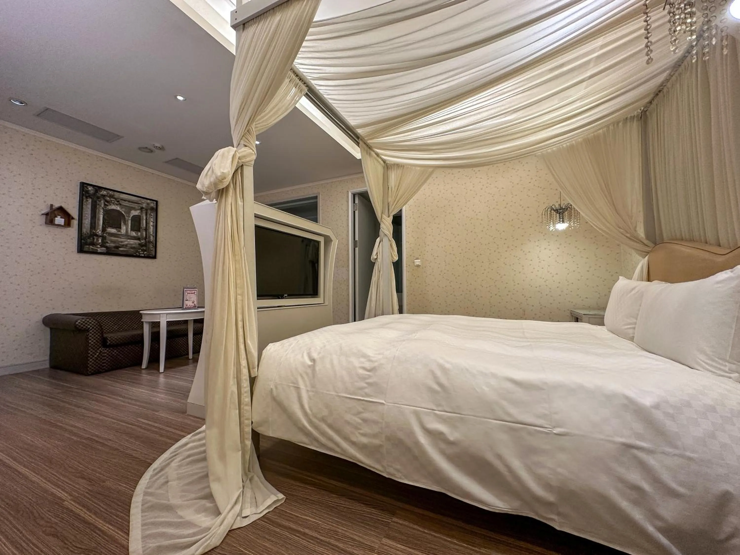 Photo of the whole room, Bed in Norway Forest Tamsui Motel