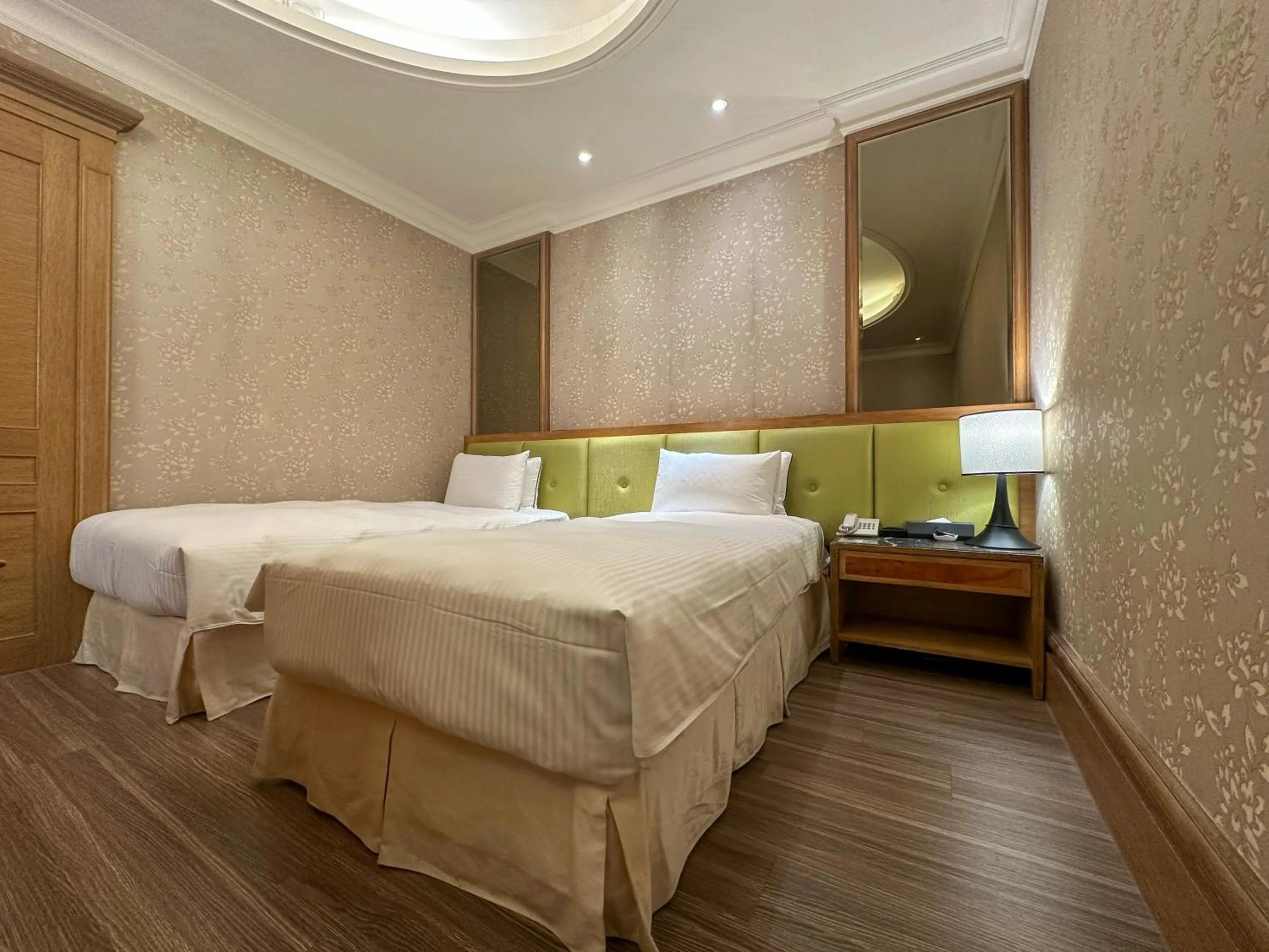 Photo of the whole room, Bed in Norway Forest Tamsui Motel