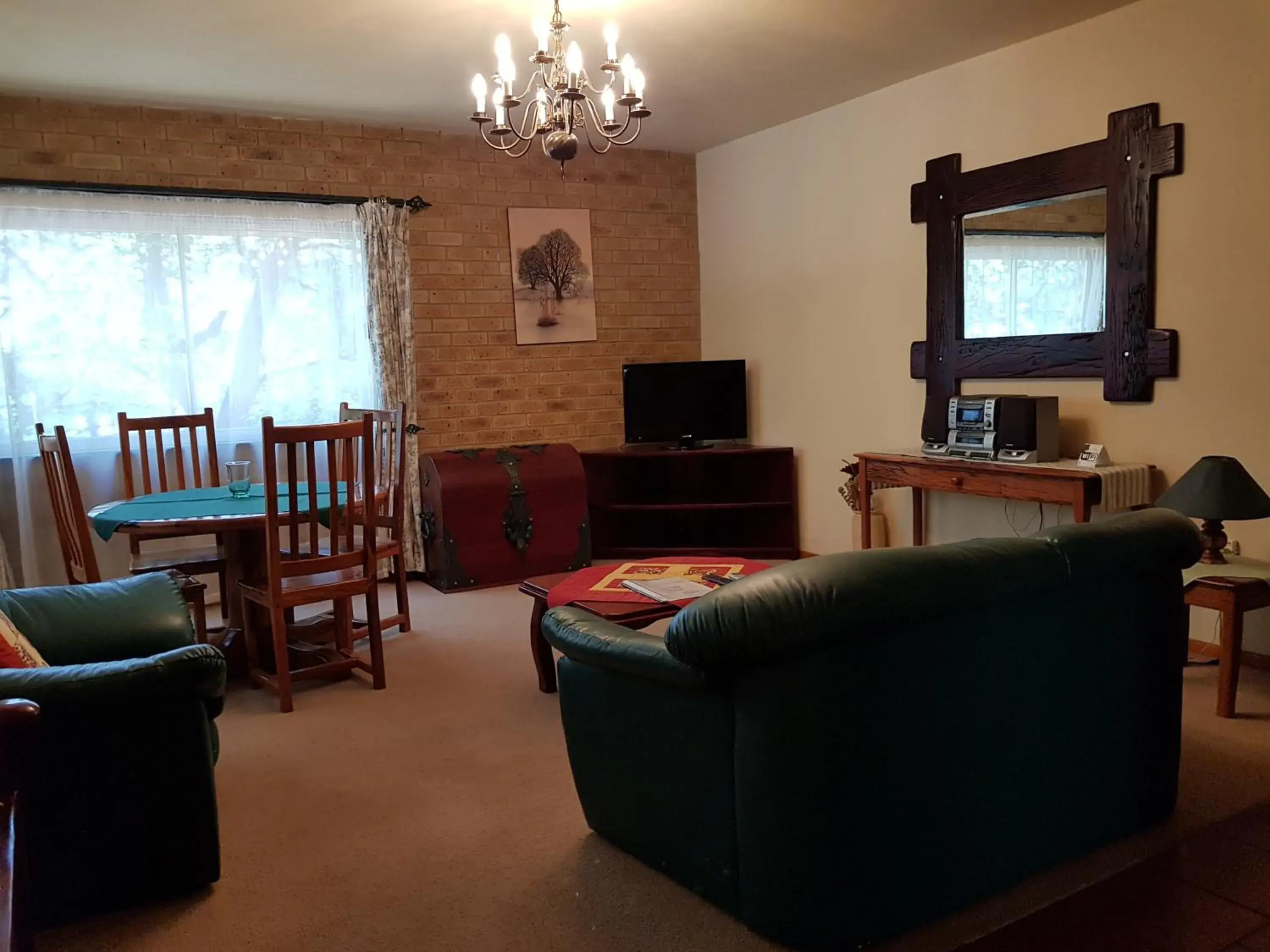 Deluxe Suite - single occupancy in Crocodile Lodge cc Deluxe Suite - single occupancy in Crocodile Lodge cc