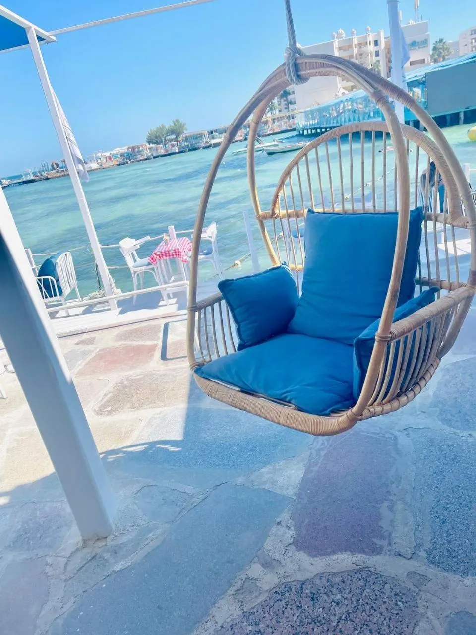 Beach in Lilly Apartments