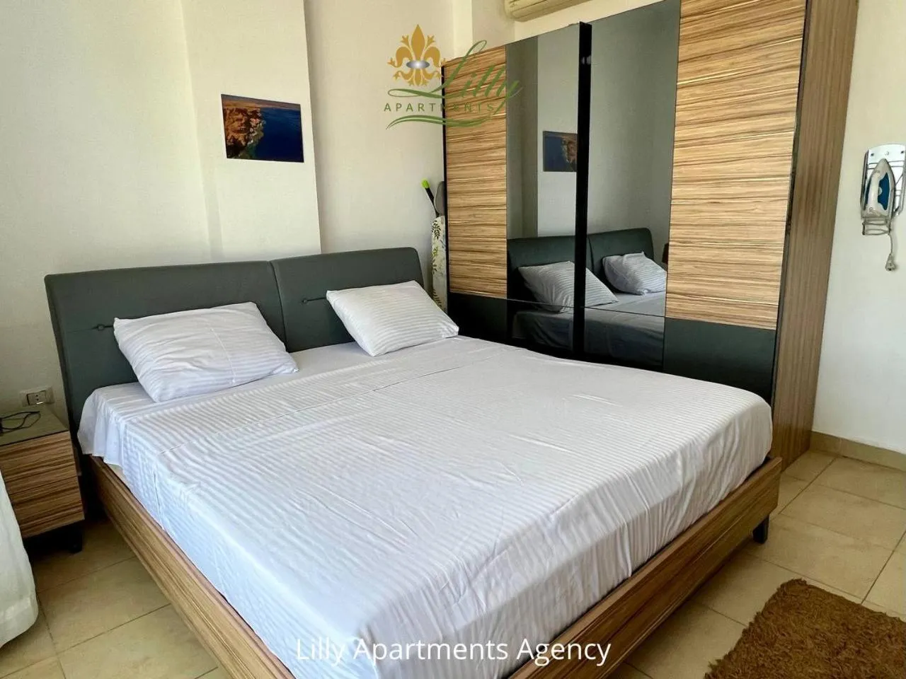 Bed in Lilly Apartments