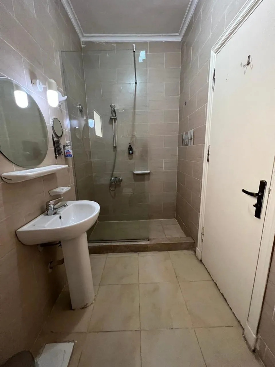 Shower in Lilly Apartments