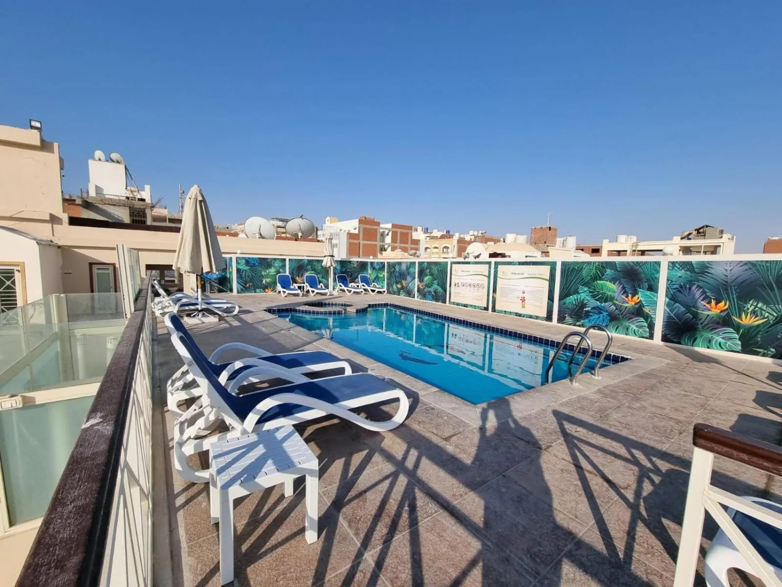 Swimming pool in Lilly Apartments