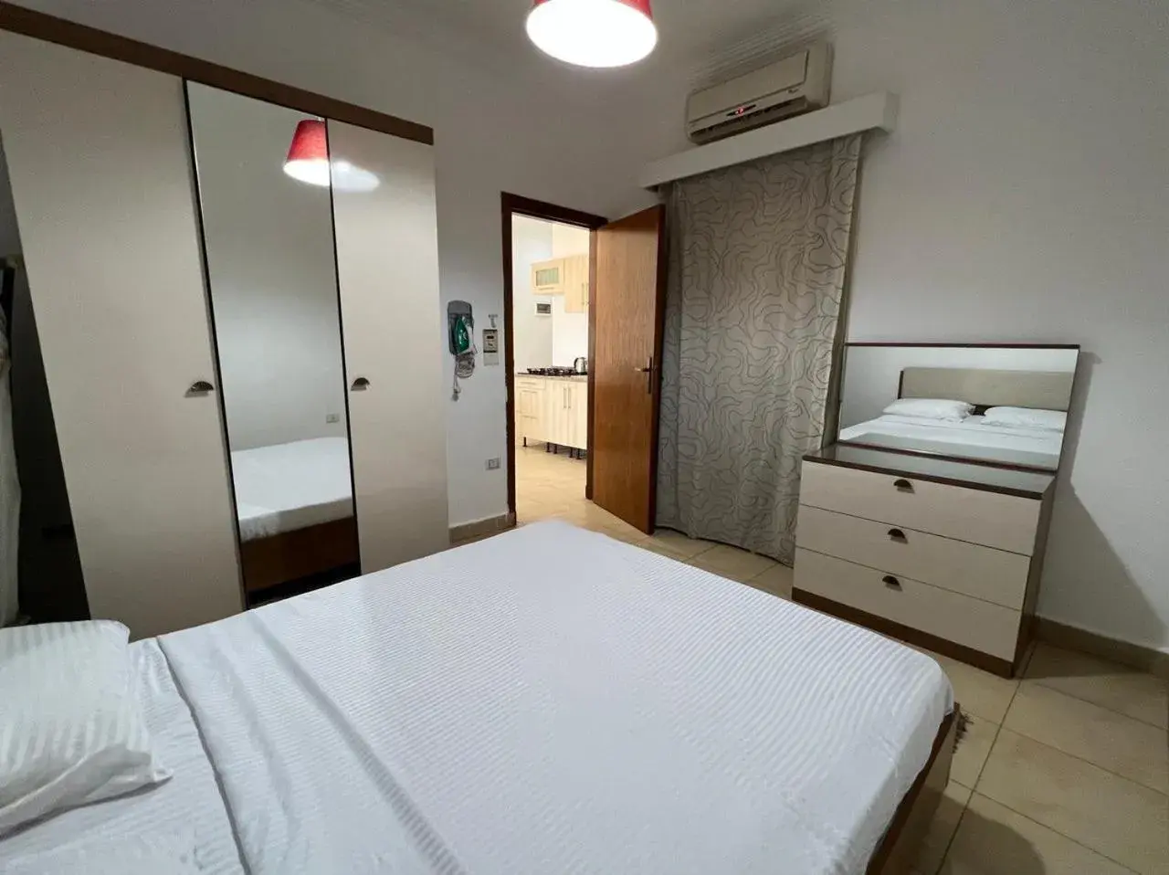 One-Bedroom Apartment with Balcony and City View - single occupancy in Lilly Apartments One-Bedroom Apartment with Balcony and City View - single occupancy in Lilly Apartments