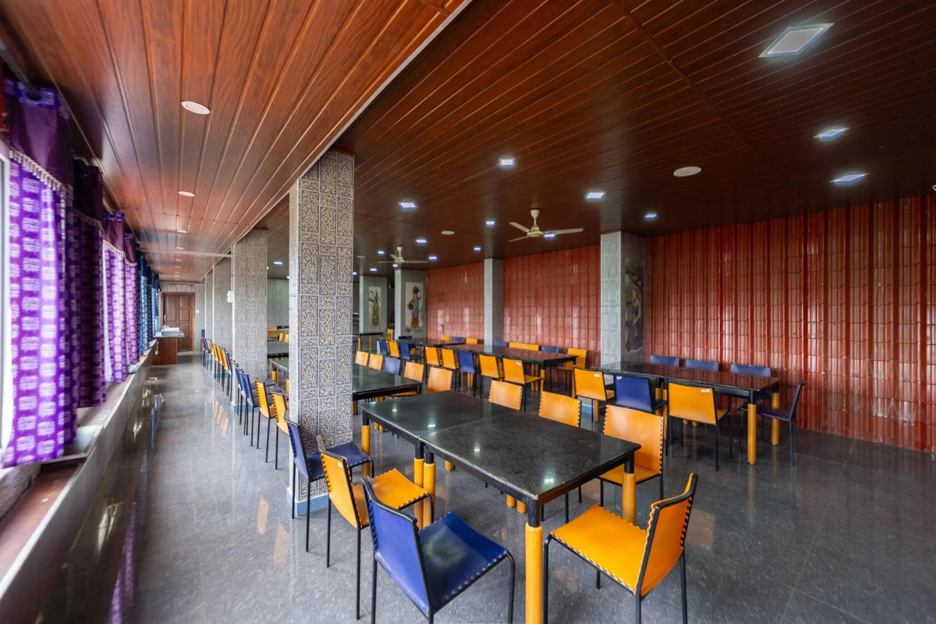 Restaurant/places to eat in Sri Nandha Luxury Comforts Restaurant/places to eat in Sri Nandha Luxury Comforts