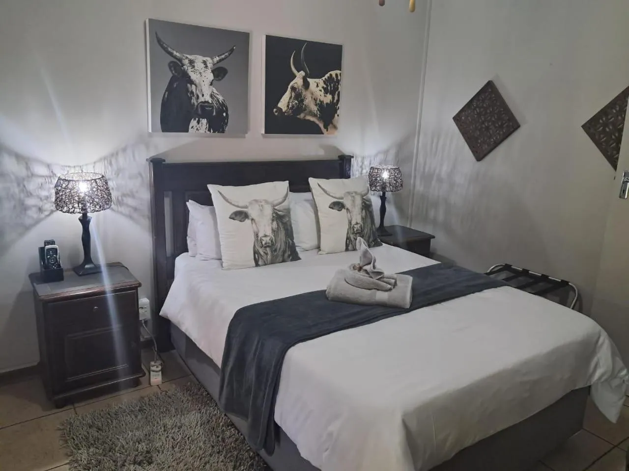Deluxe Double Room with Shower - single occupancy in Sanyati Guesthouse