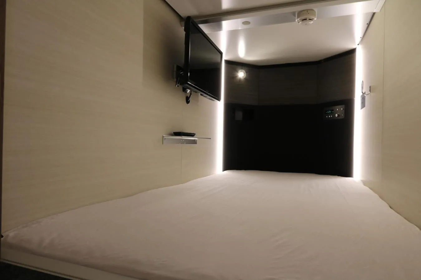 Bed in Cabin & Capsule Hotel J-SHIP Osaka Namba