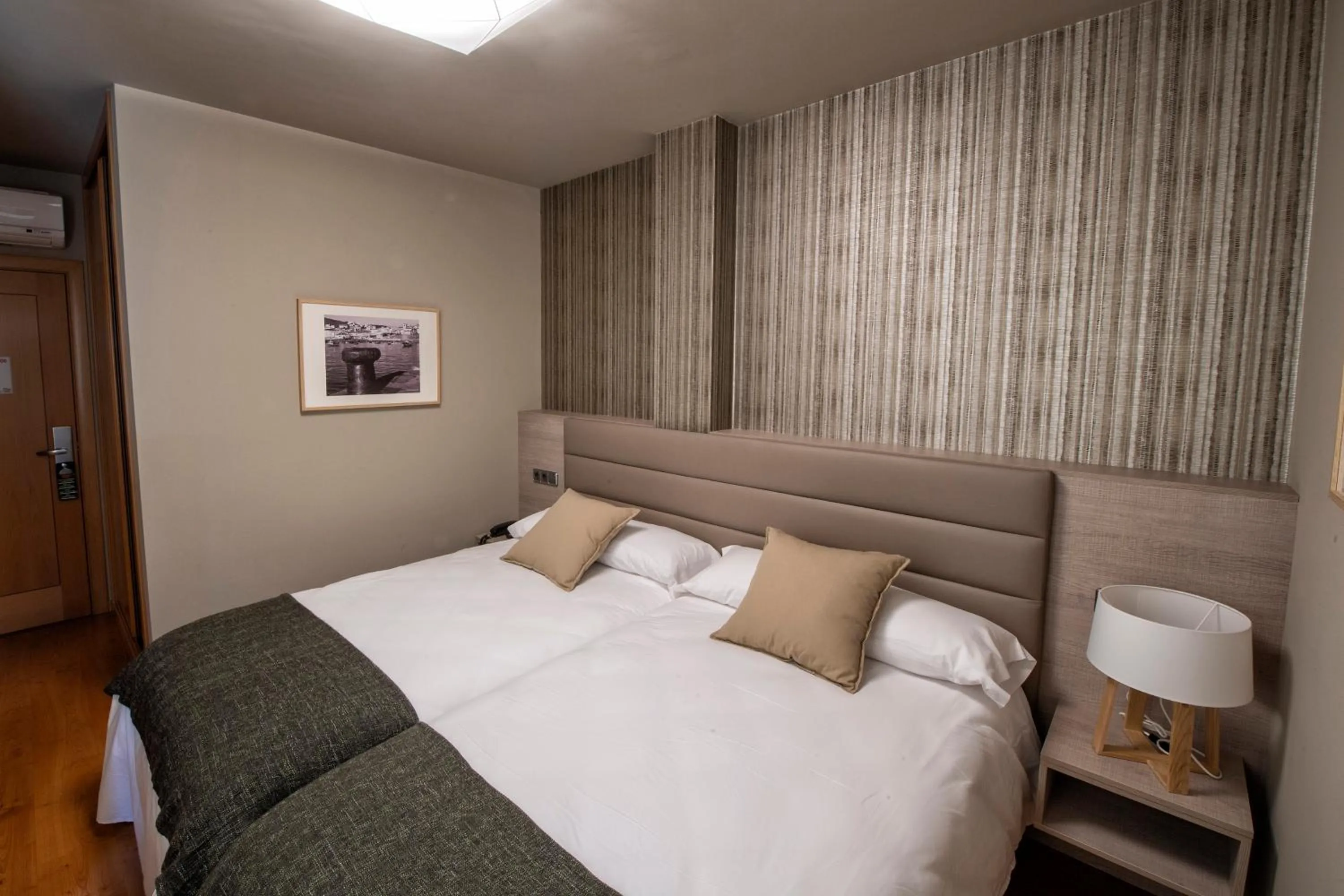 Bedroom, Bed in Hotel VIDA Mar de Laxe