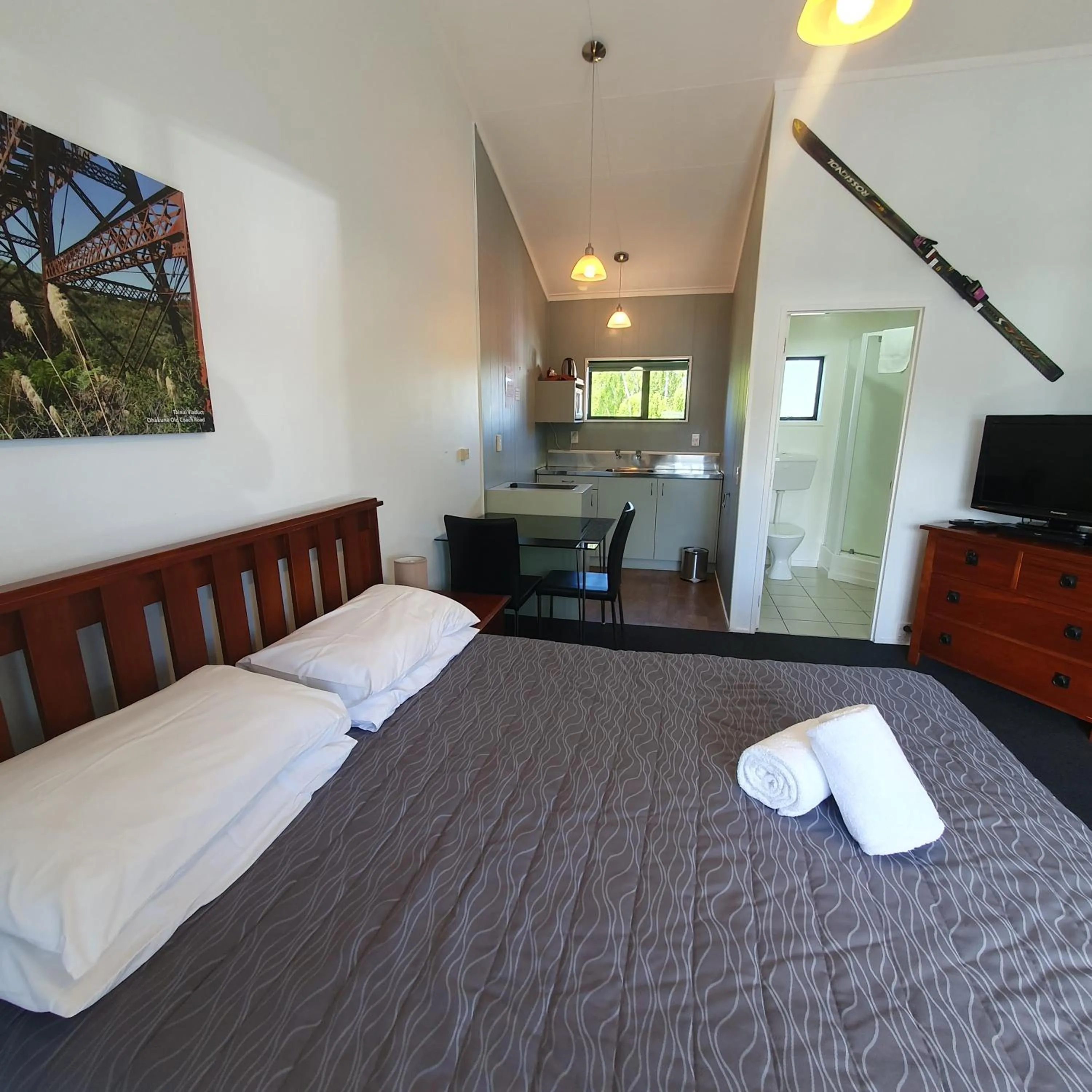 Bed in Ohakune Court Motel