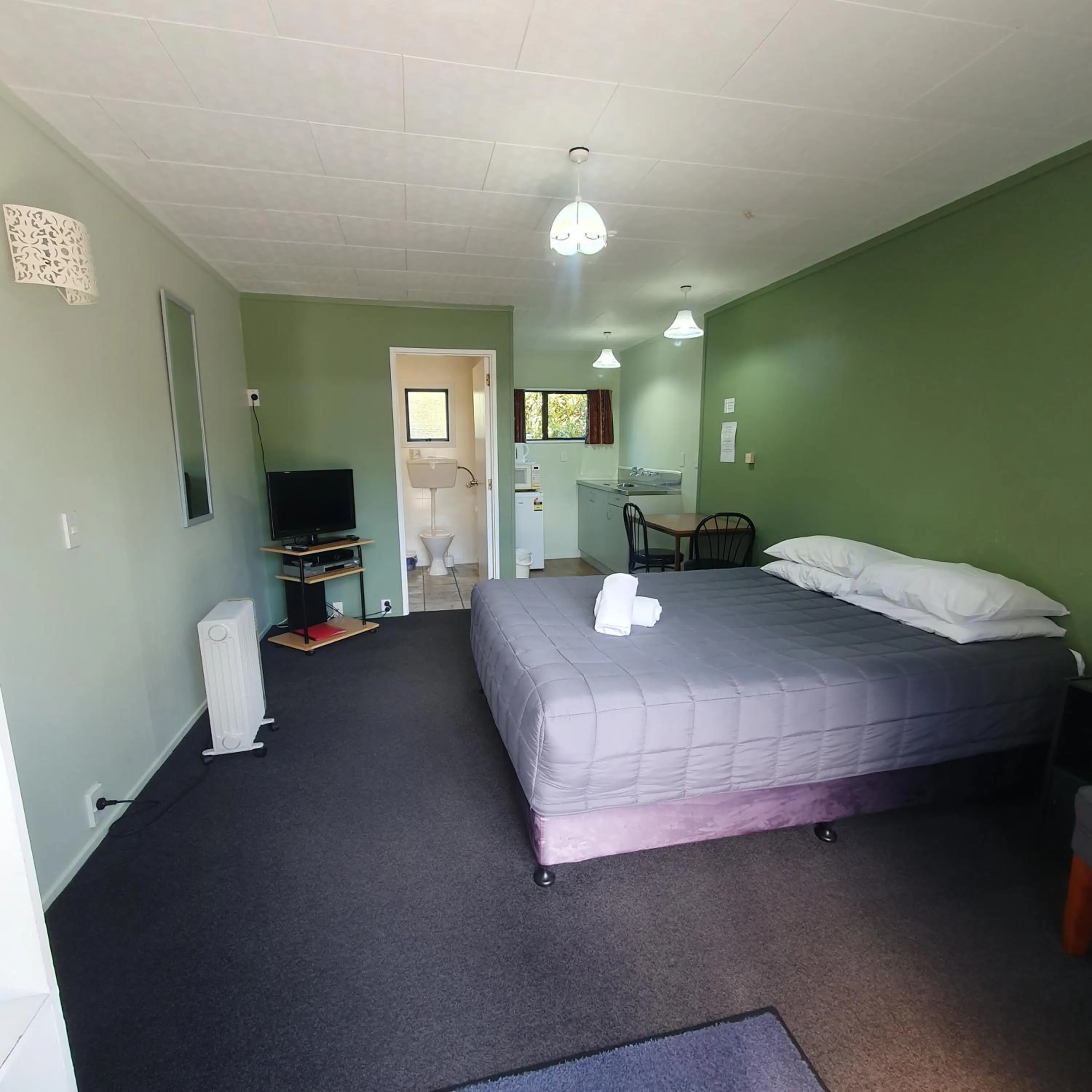 Bed in Ohakune Court Motel