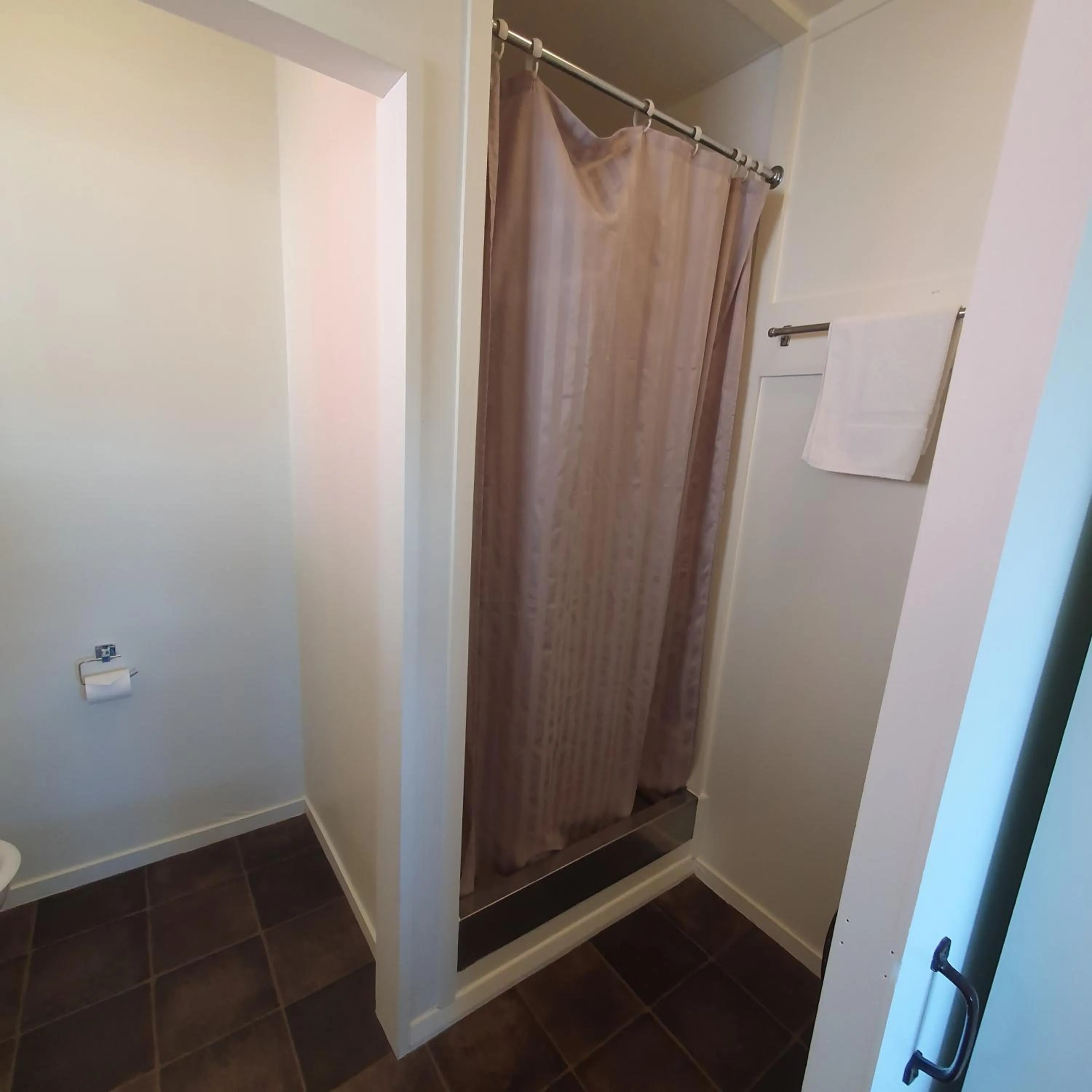 Shower in Ohakune Court Motel