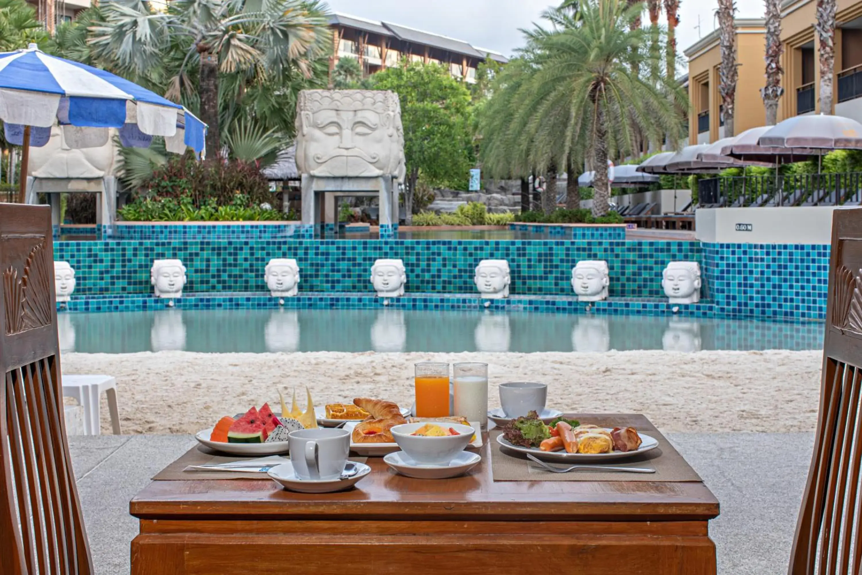 Food and drinks in Rawai Palm Beach Resort - SHA Extra Plus Food and drinks in Rawai Palm Beach Resort - SHA Extra Plus
