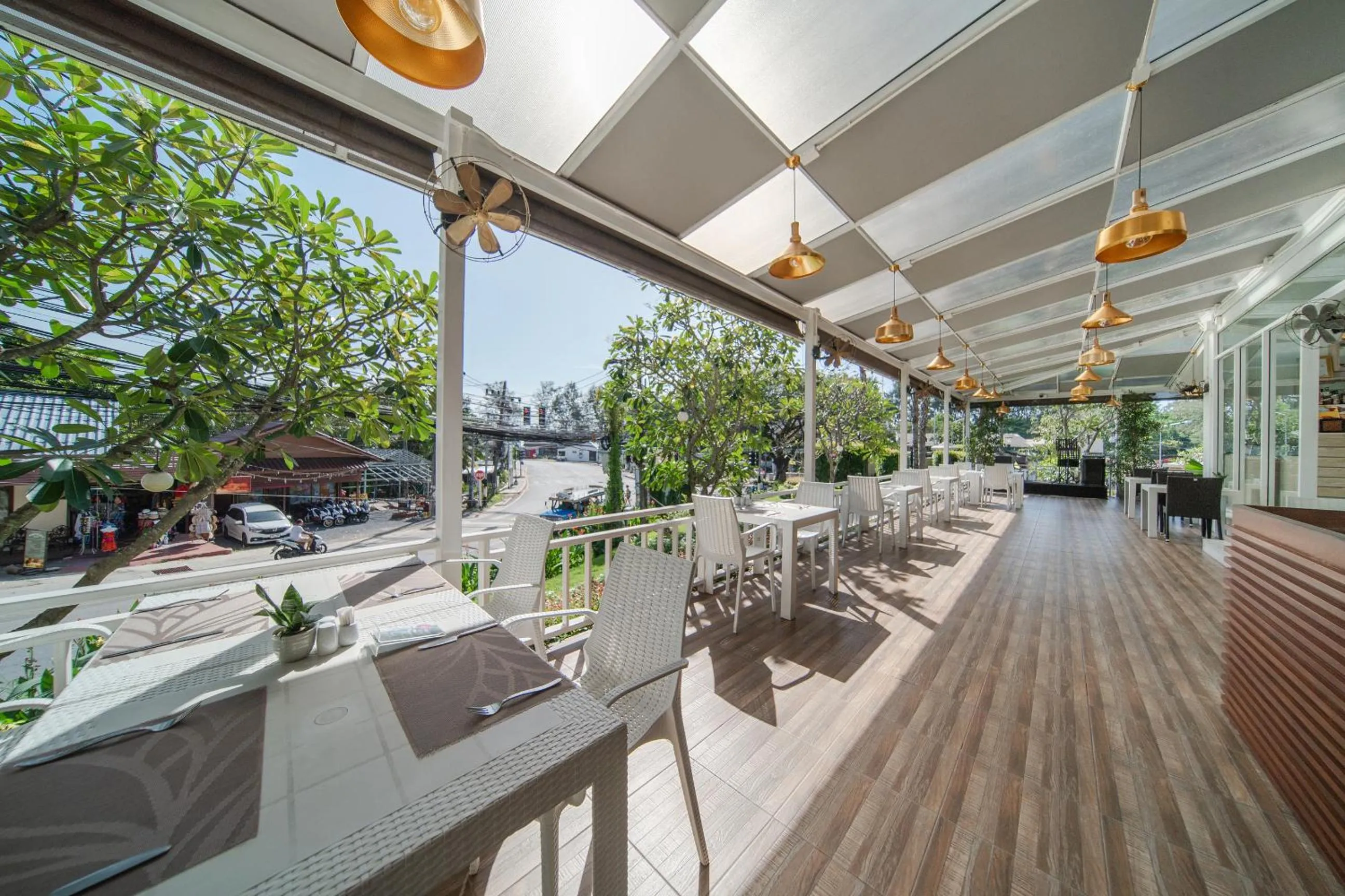 Restaurant/places to eat in Rawai Palm Beach Resort - SHA Extra Plus