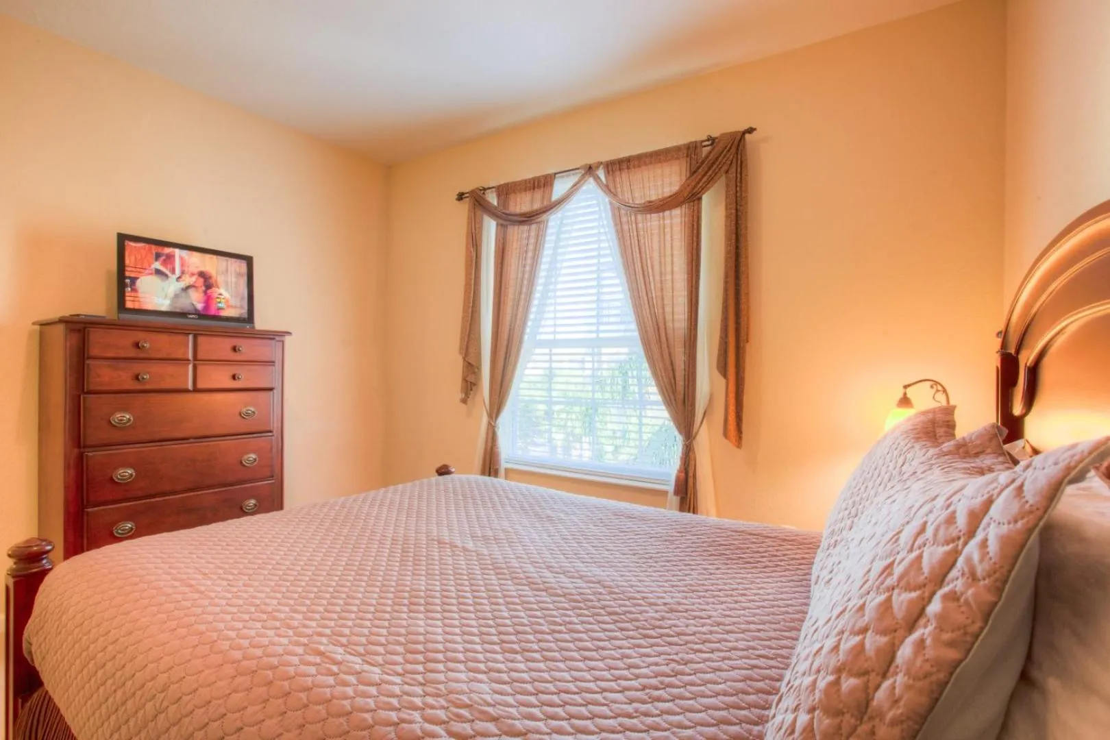 Other, Bed in Lovely Third-Floor Vista Cay Resort Condo