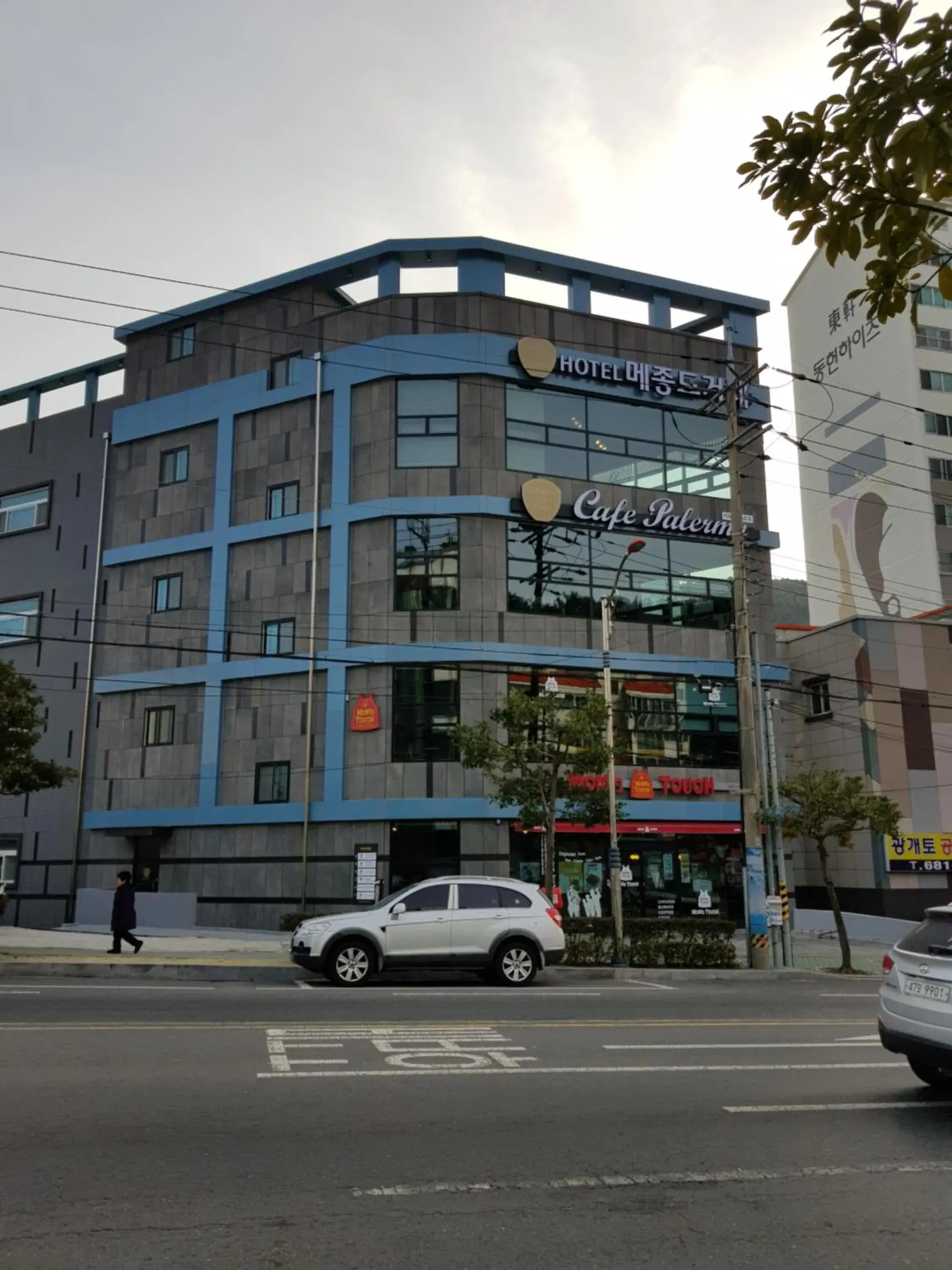 Facade/entrance in Maison de Geoje Facade/entrance in Maison de Geoje