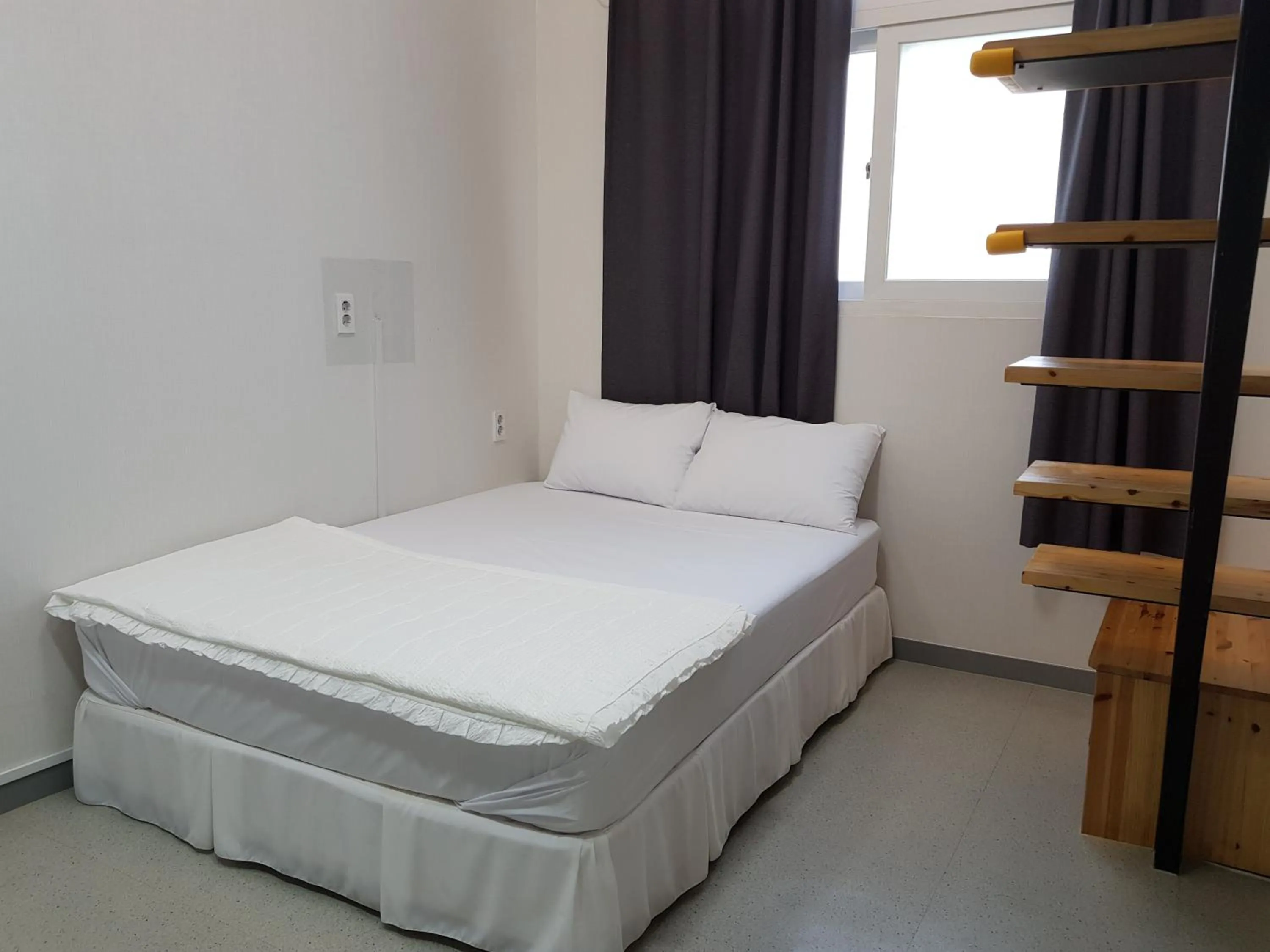 Bedroom, Bed in Maison de Geoje