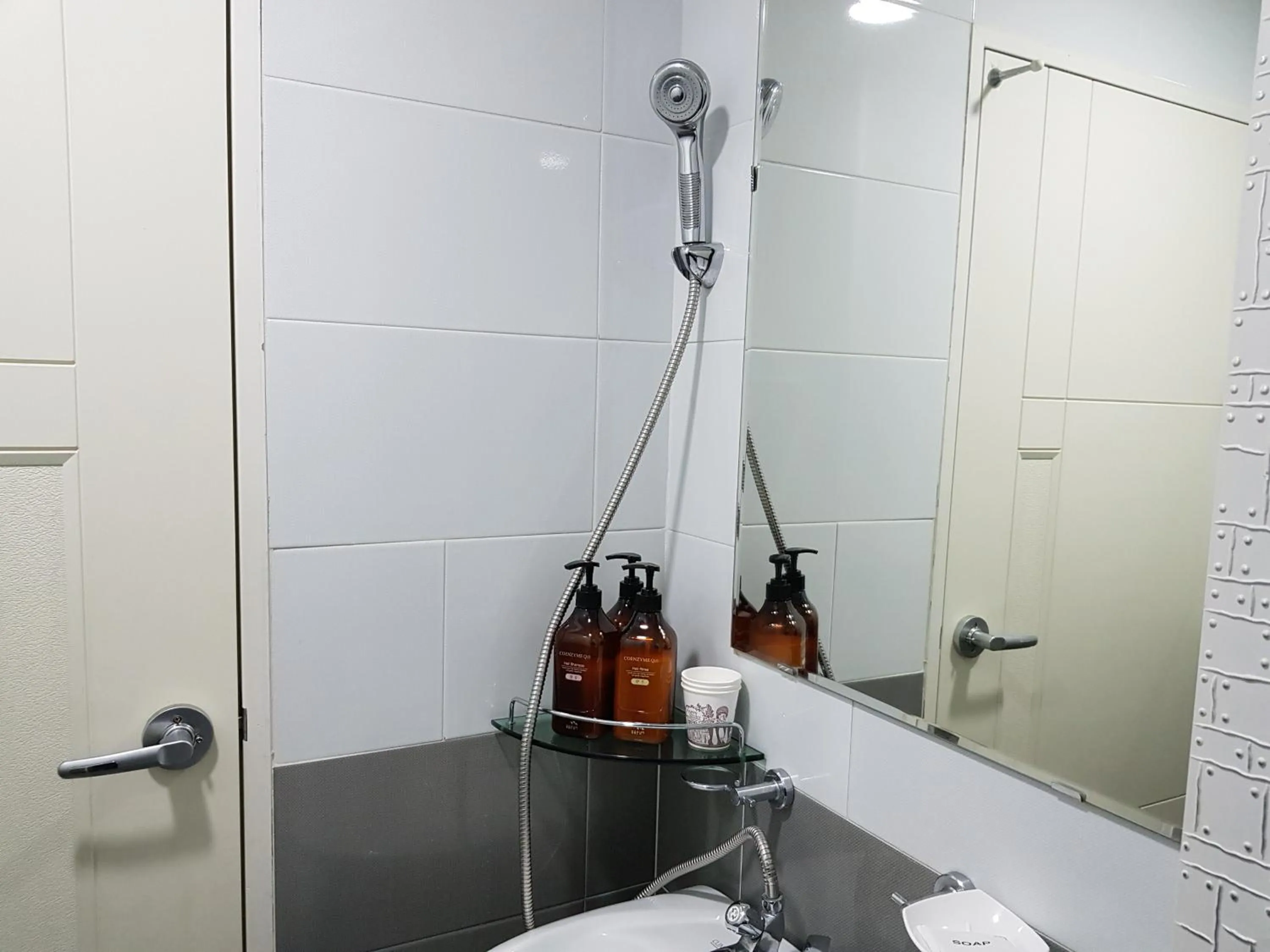 Bathroom in Maison de Geoje