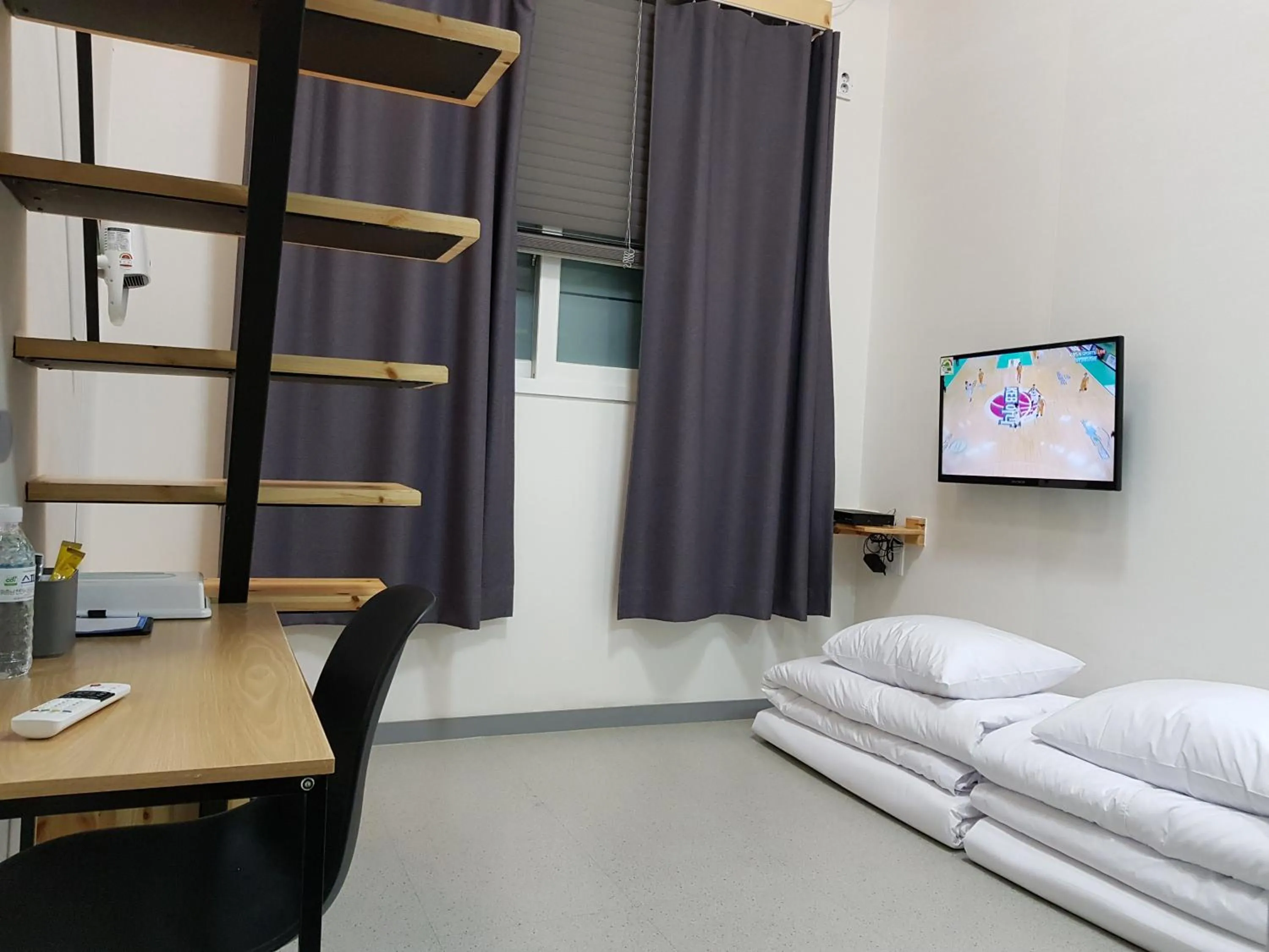 Bedroom, Bed in Maison de Geoje