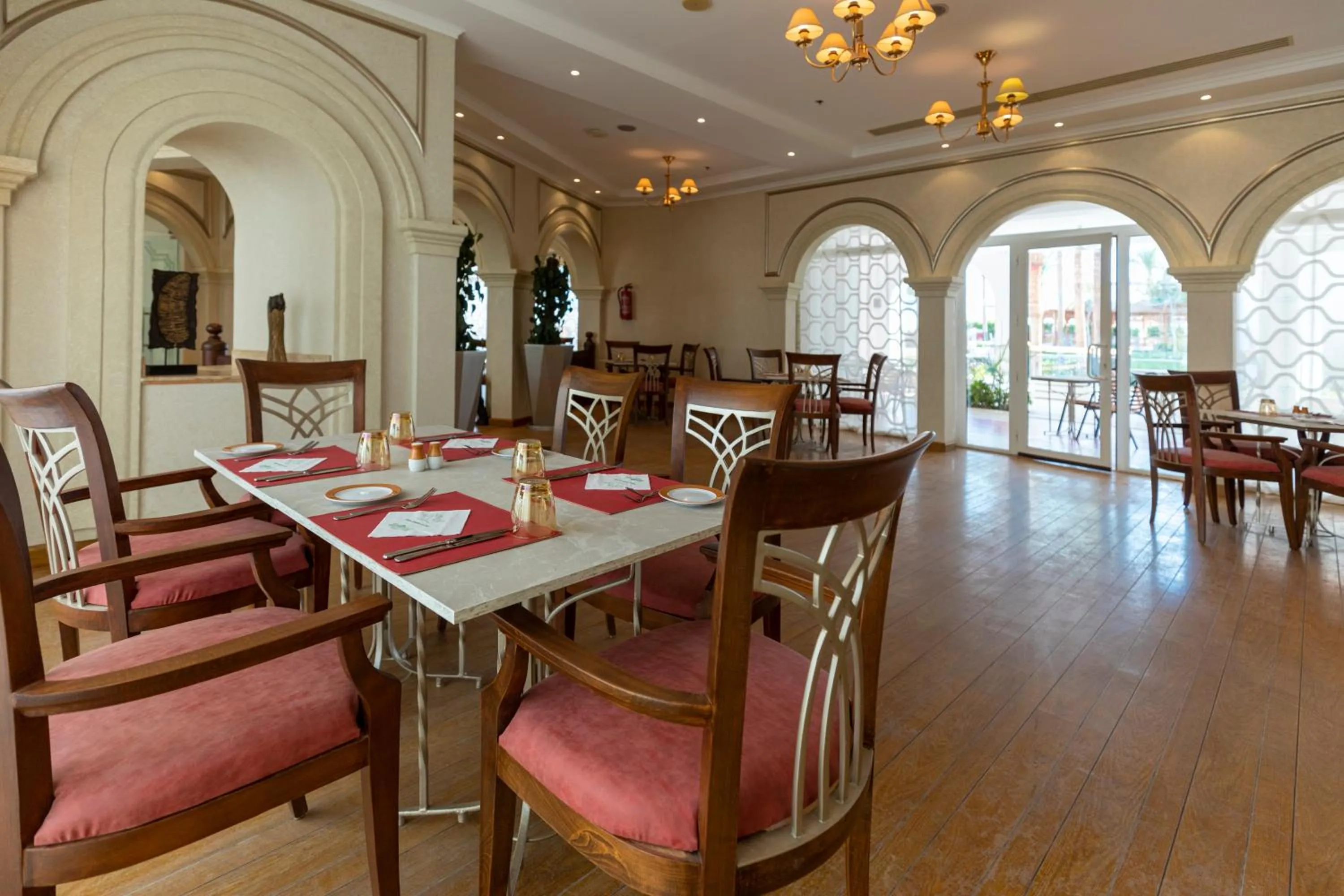 Restaurant/places to eat in Sunrise Remal Resort