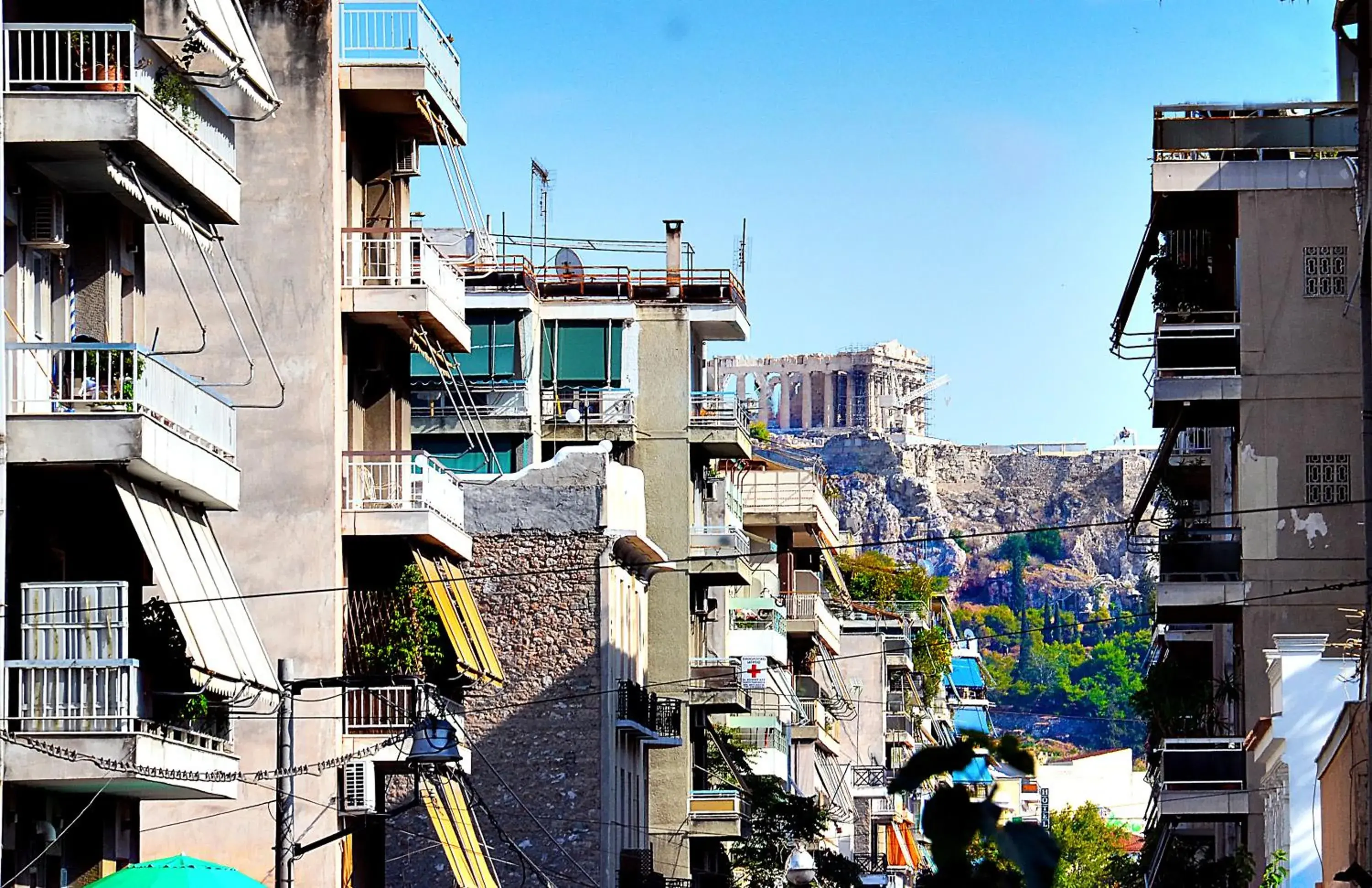 Urban Art Experience with Acropolis View Urban Art Experience with Acropolis View