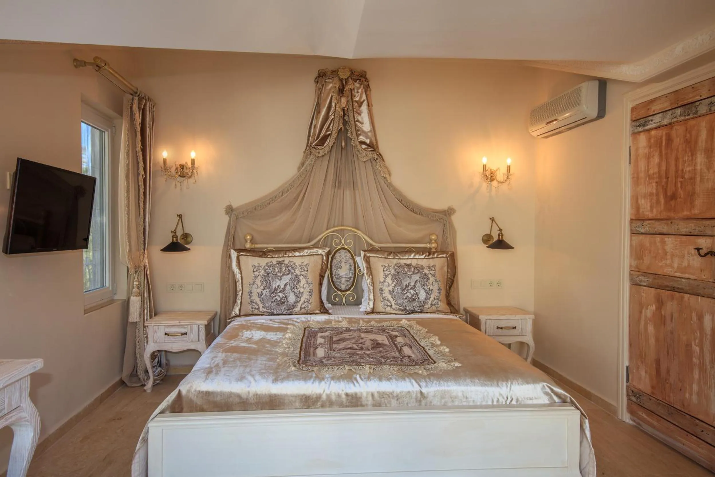 Bed in Lukka Exclusive Hotel – Adult Only +12