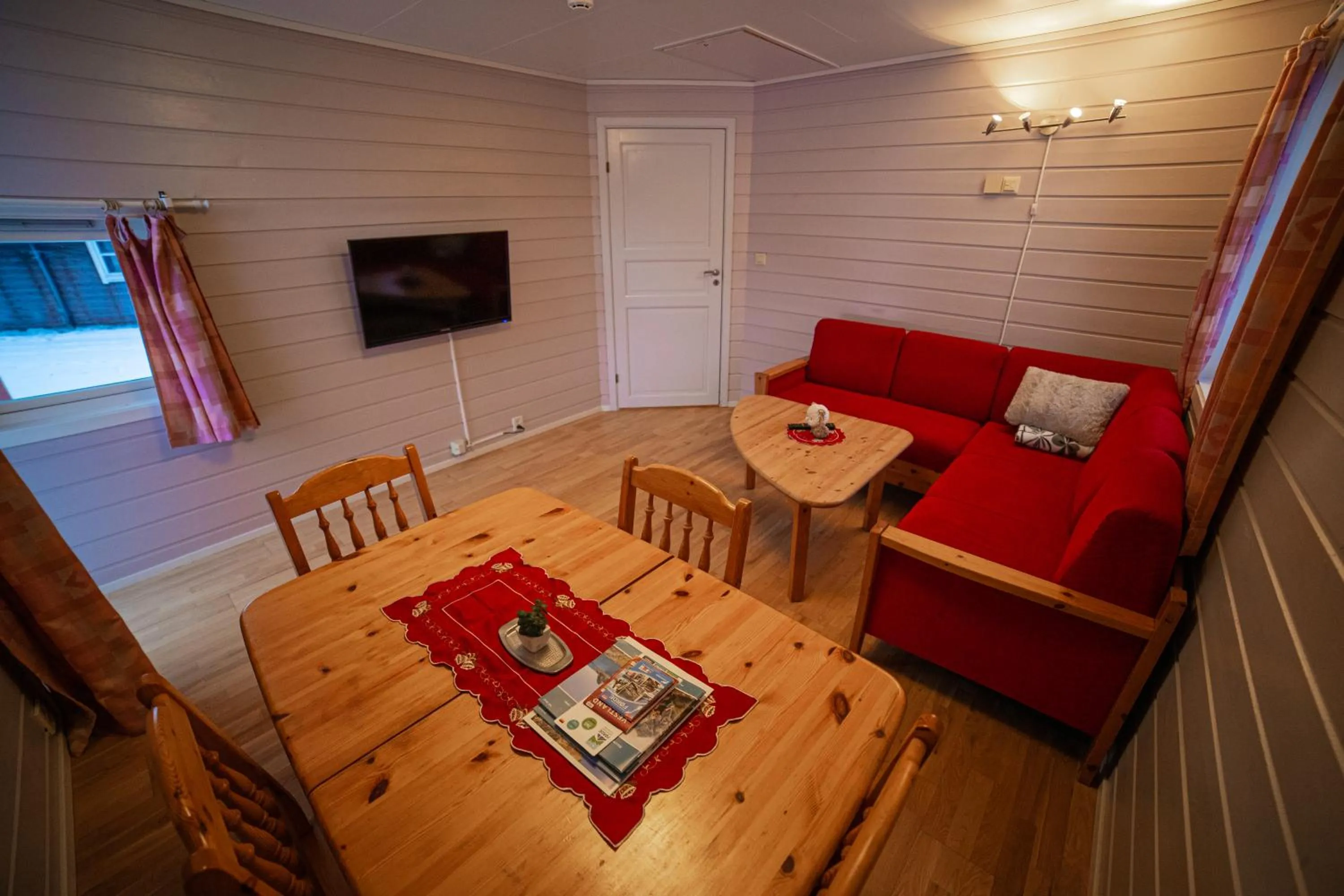 TV and multimedia in Førde Gjestehus og Camping