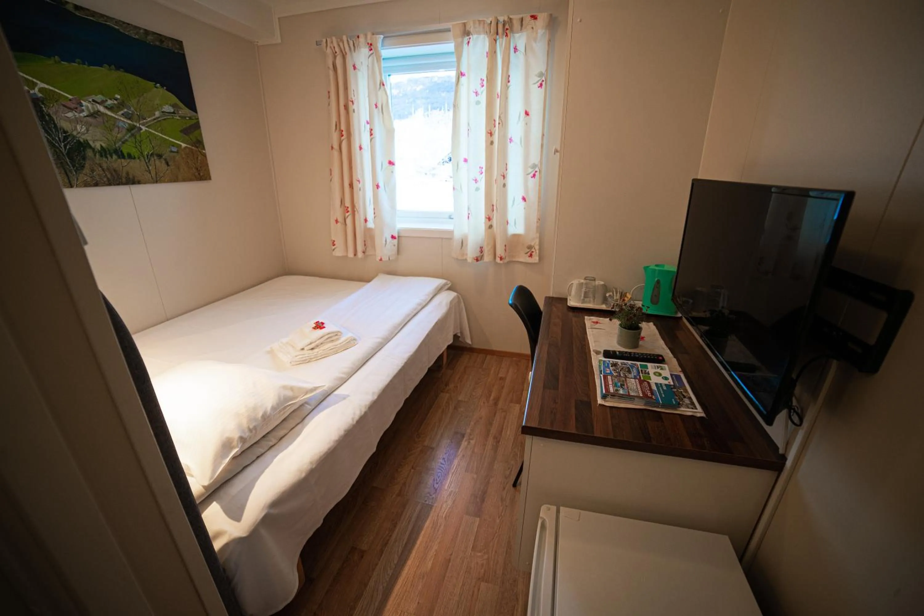 Bed in Førde Gjestehus og Camping