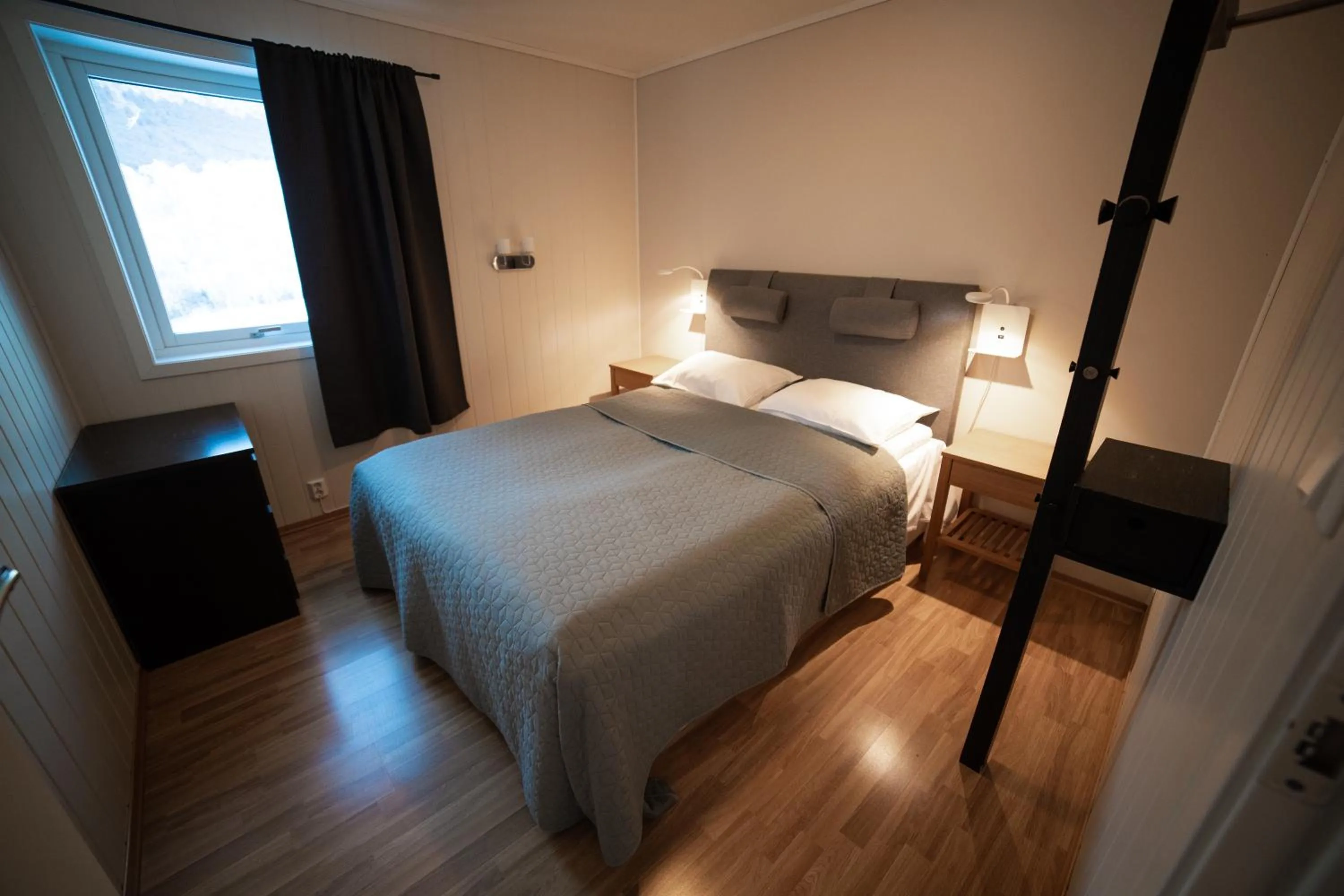 Bed in Førde Gjestehus og Camping