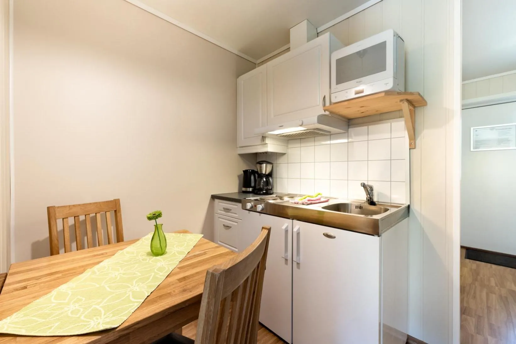 Kitchen or kitchenette in Førde Gjestehus og Camping