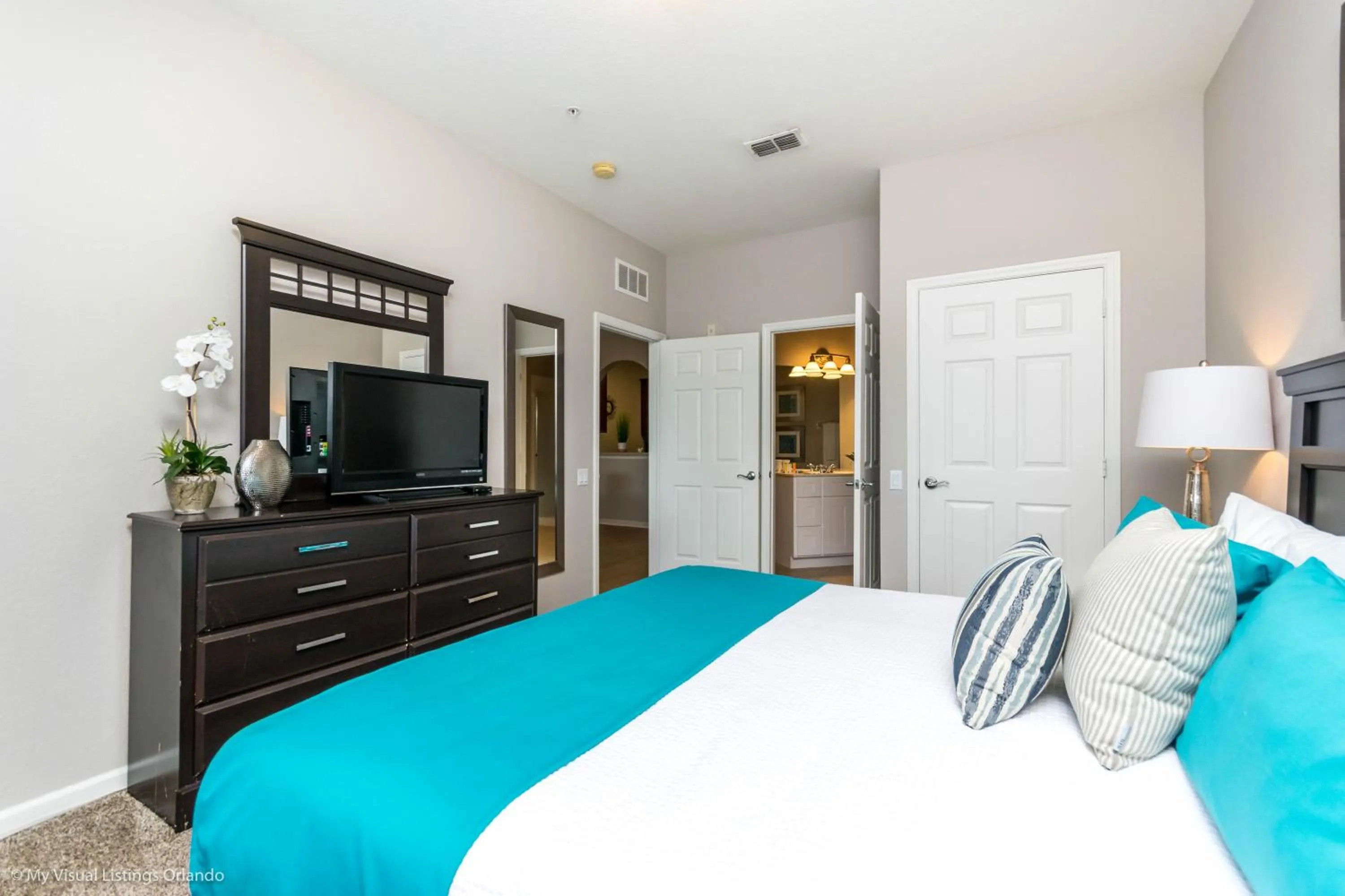 Bed in Spacious Condo Near Convention Ctr & I-Drive, Pool