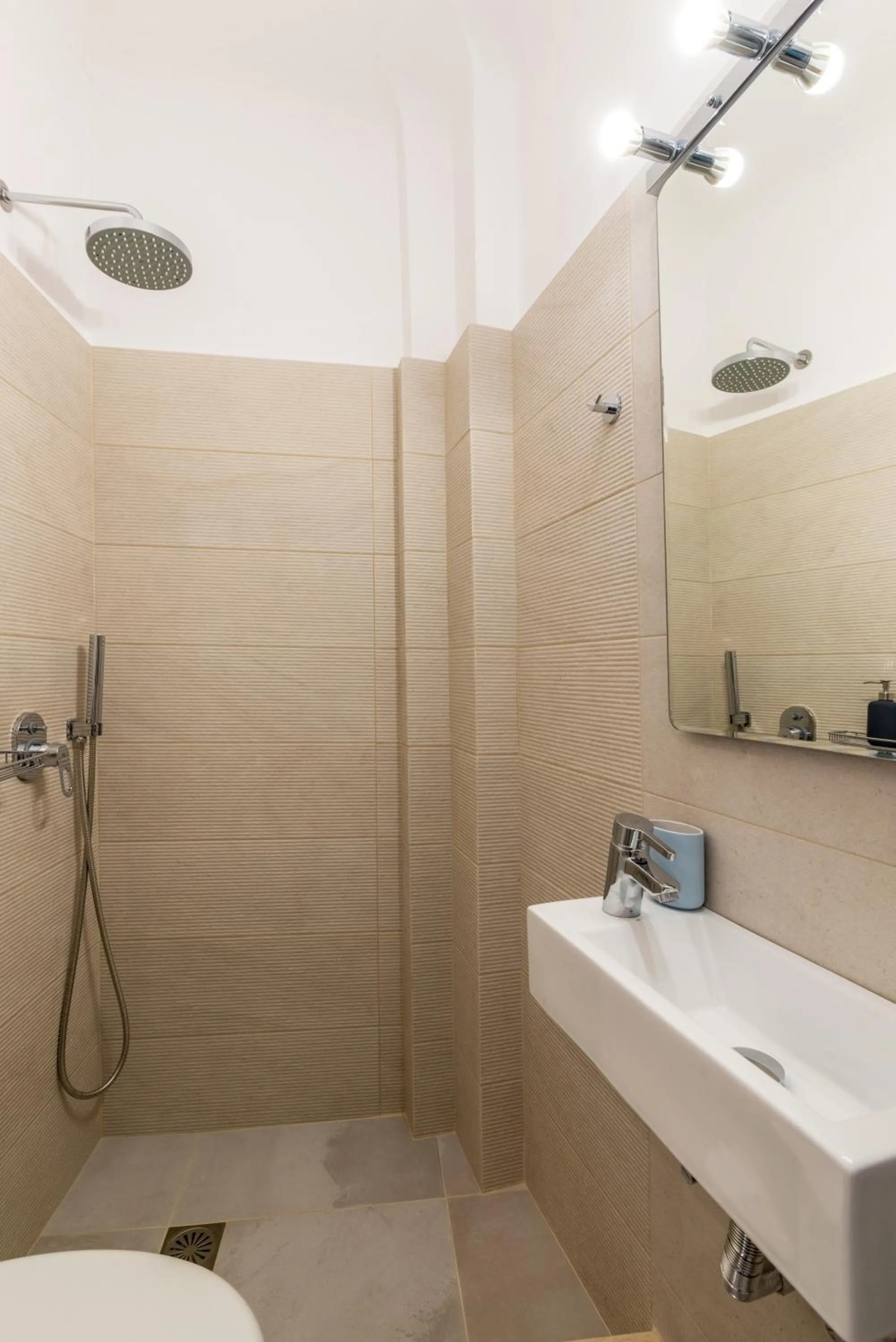 Bathroom in Orpheas Rooms