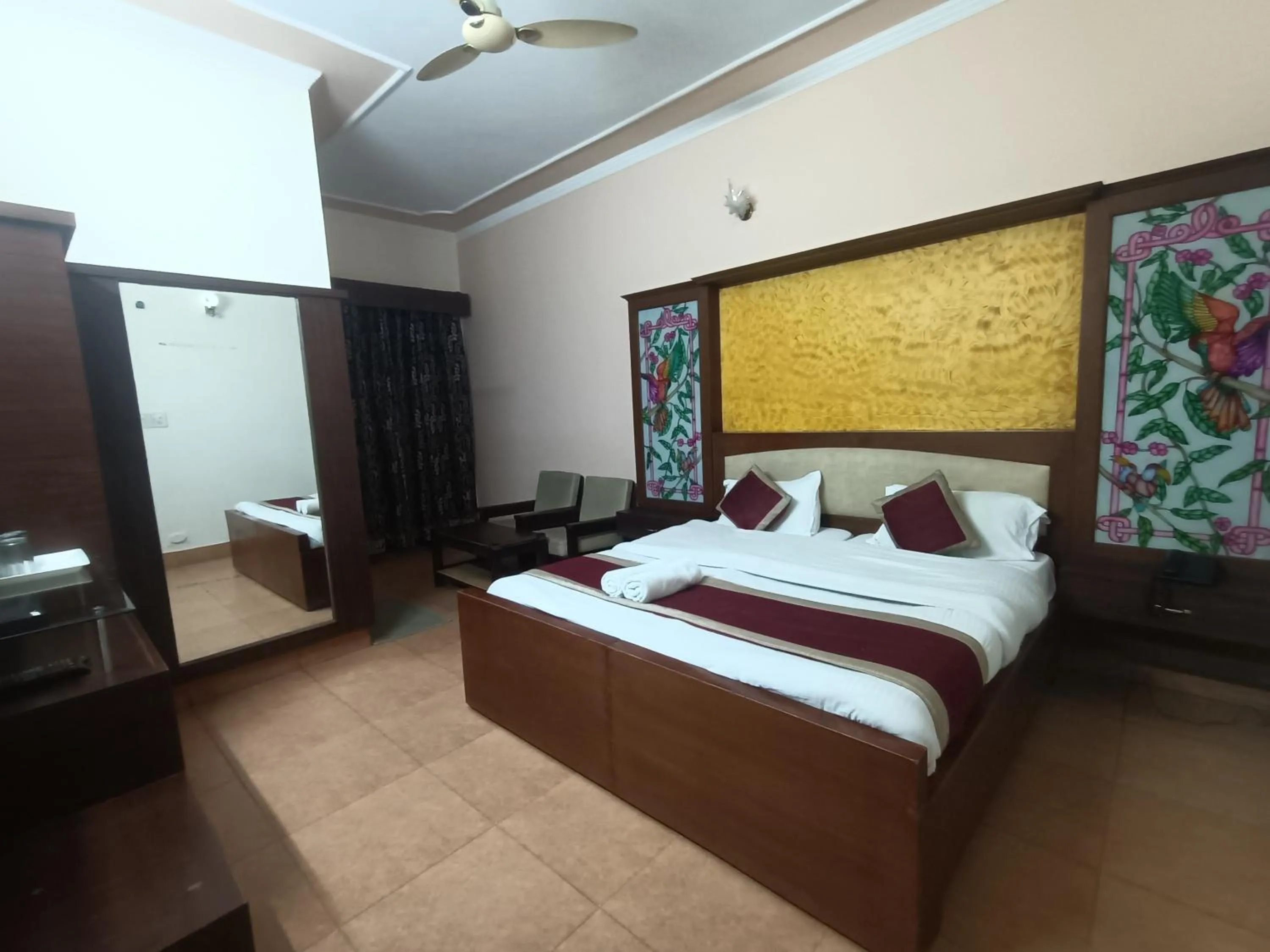 Bed in Hotel Midtown