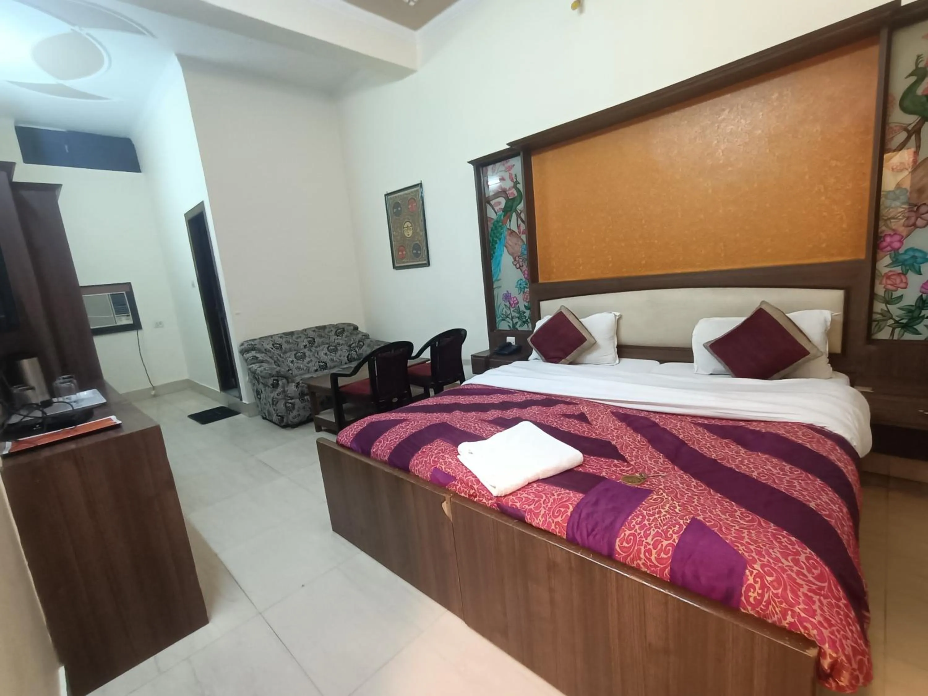 Bed in Hotel Midtown