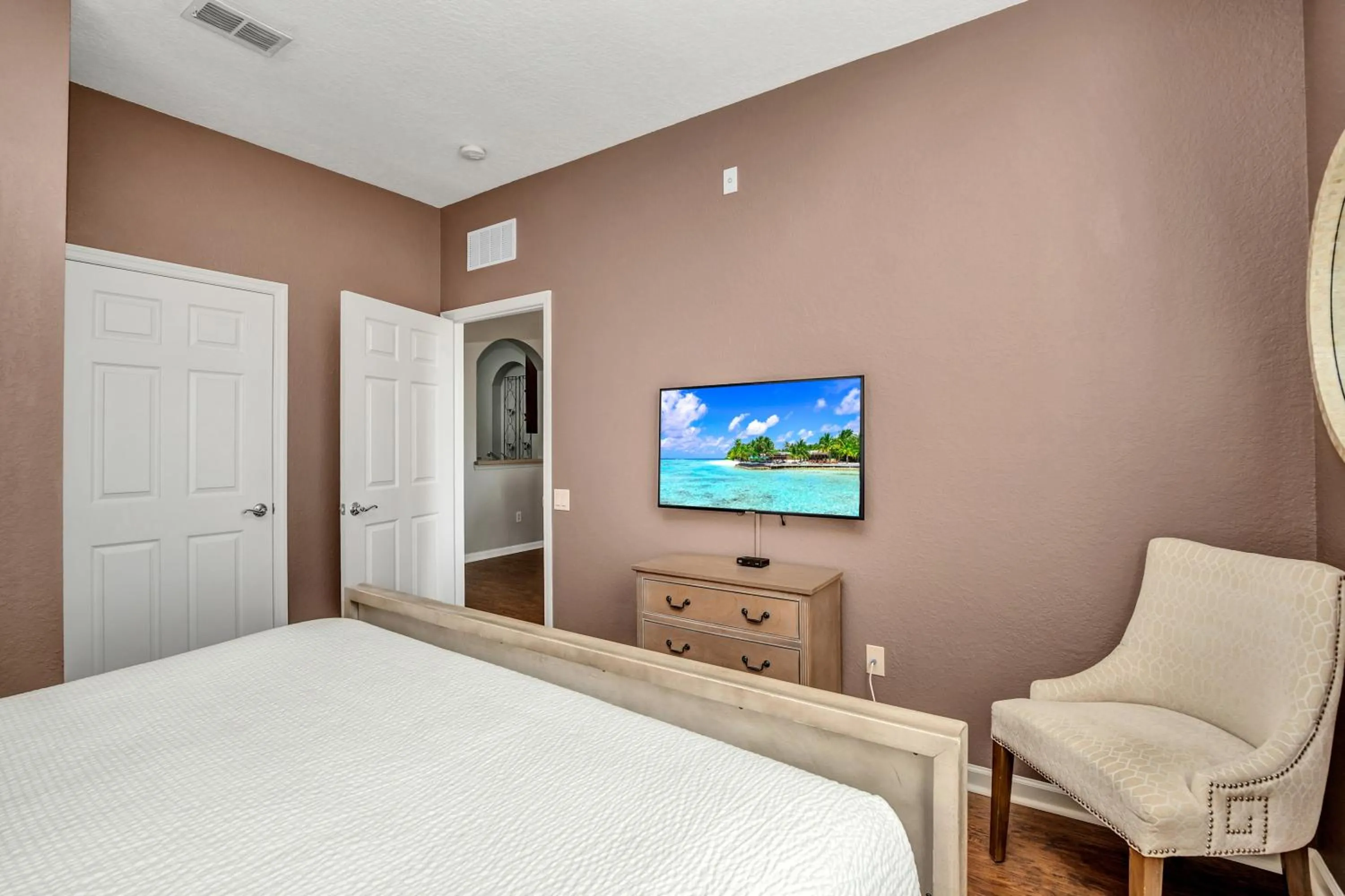 Bed in Newly Updated Condo w Scenic Resort View